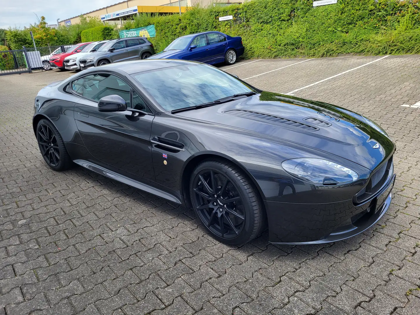 Aston Martin Vantage V12 S - neuwertiges Sammlerfahrzeug Noir - 2