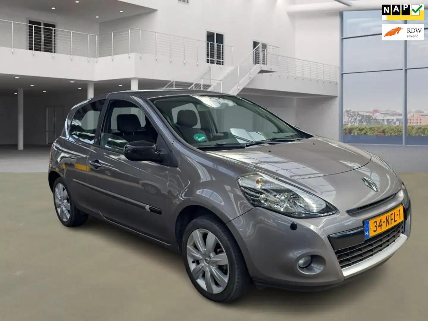 Renault Clio 1.6 20th Anniversary / NL PRIJS 4799 / AUTO RIJD P Grijs - 1