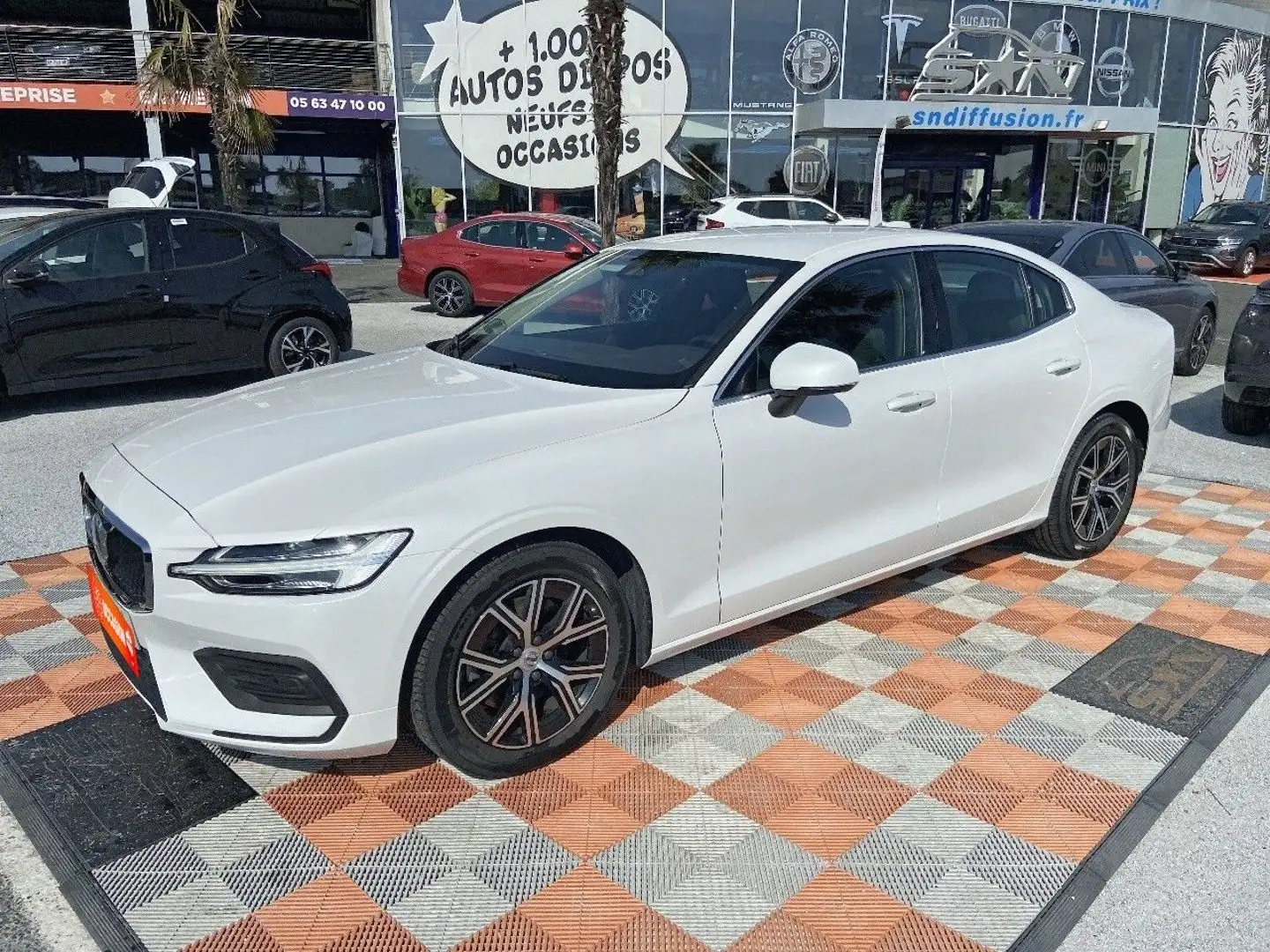 Volvo S60 B4 197 MHEV BVA CORE + GPS Caméra Blanc - 1