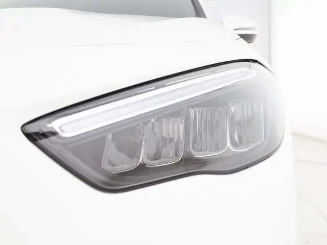 Mercedes-Benz GLA view 8