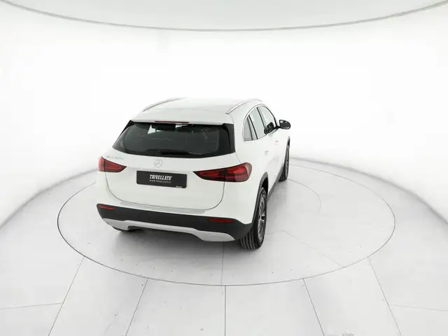 Mercedes-Benz GLA view 6