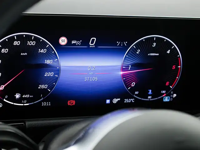Mercedes-Benz GLA view 15