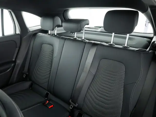 Mercedes-Benz GLA view 14