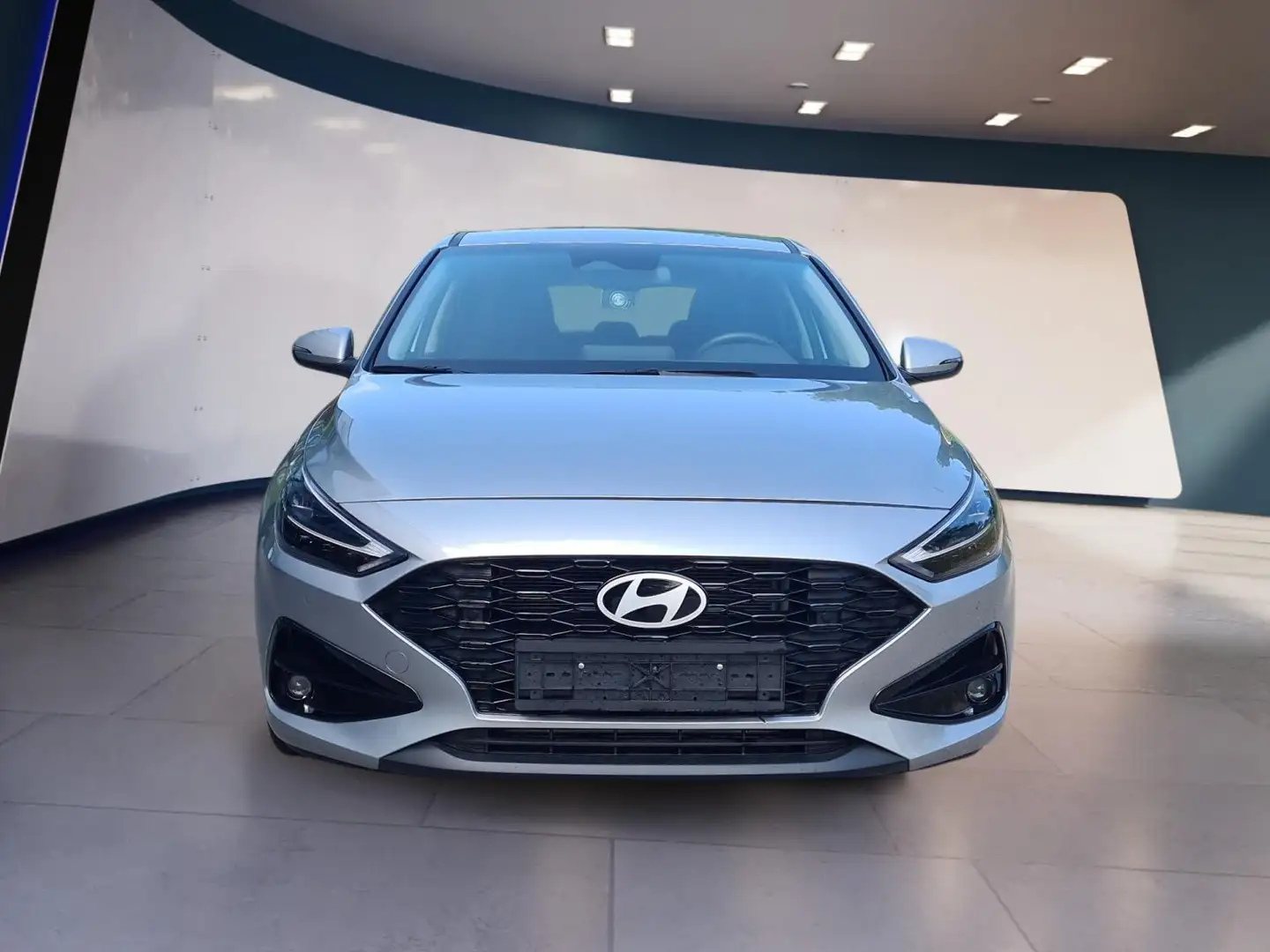 Hyundai i30 Advantage vAHK Navi LED DAB Kamera Winter 74 kW... Silber - 2