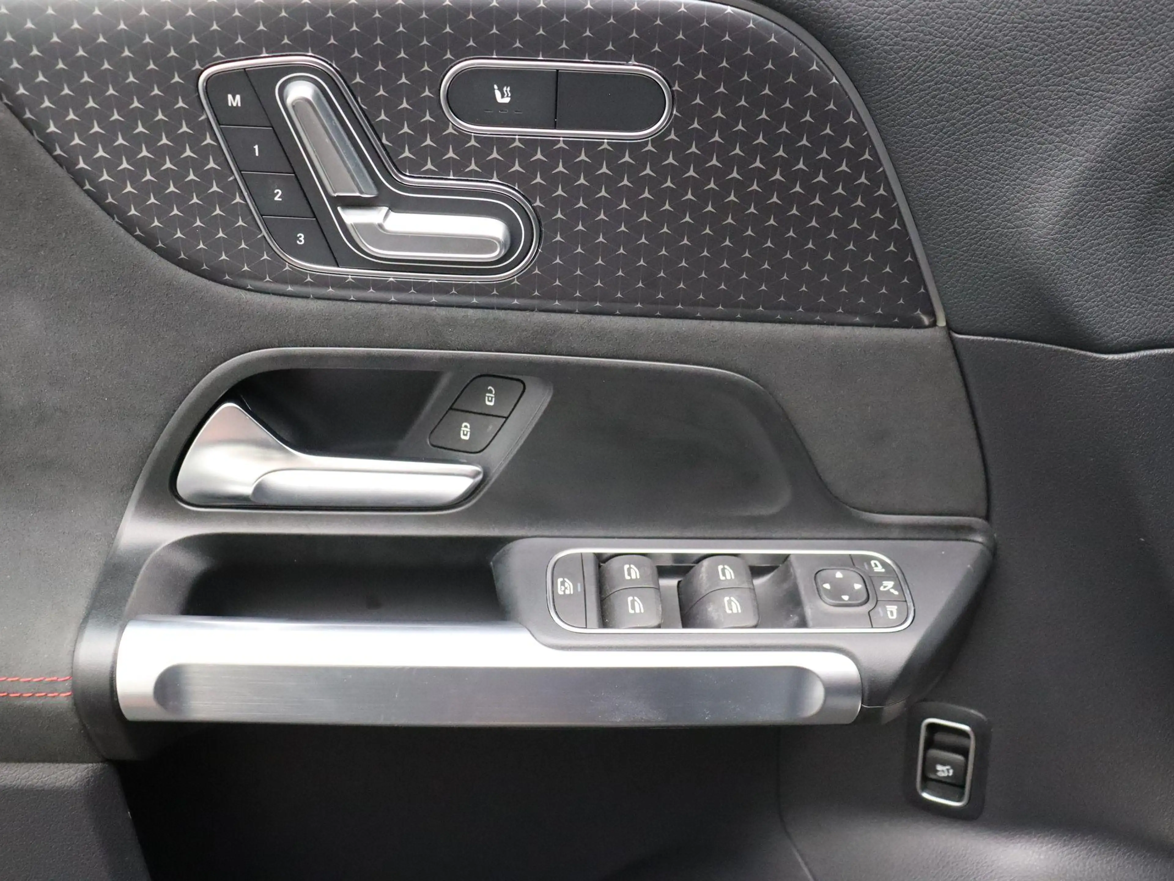 Mercedes-Benz EQB 250 250+ Star Edition + BURMESTER + HEAD UP + PANORAMI — photo 8