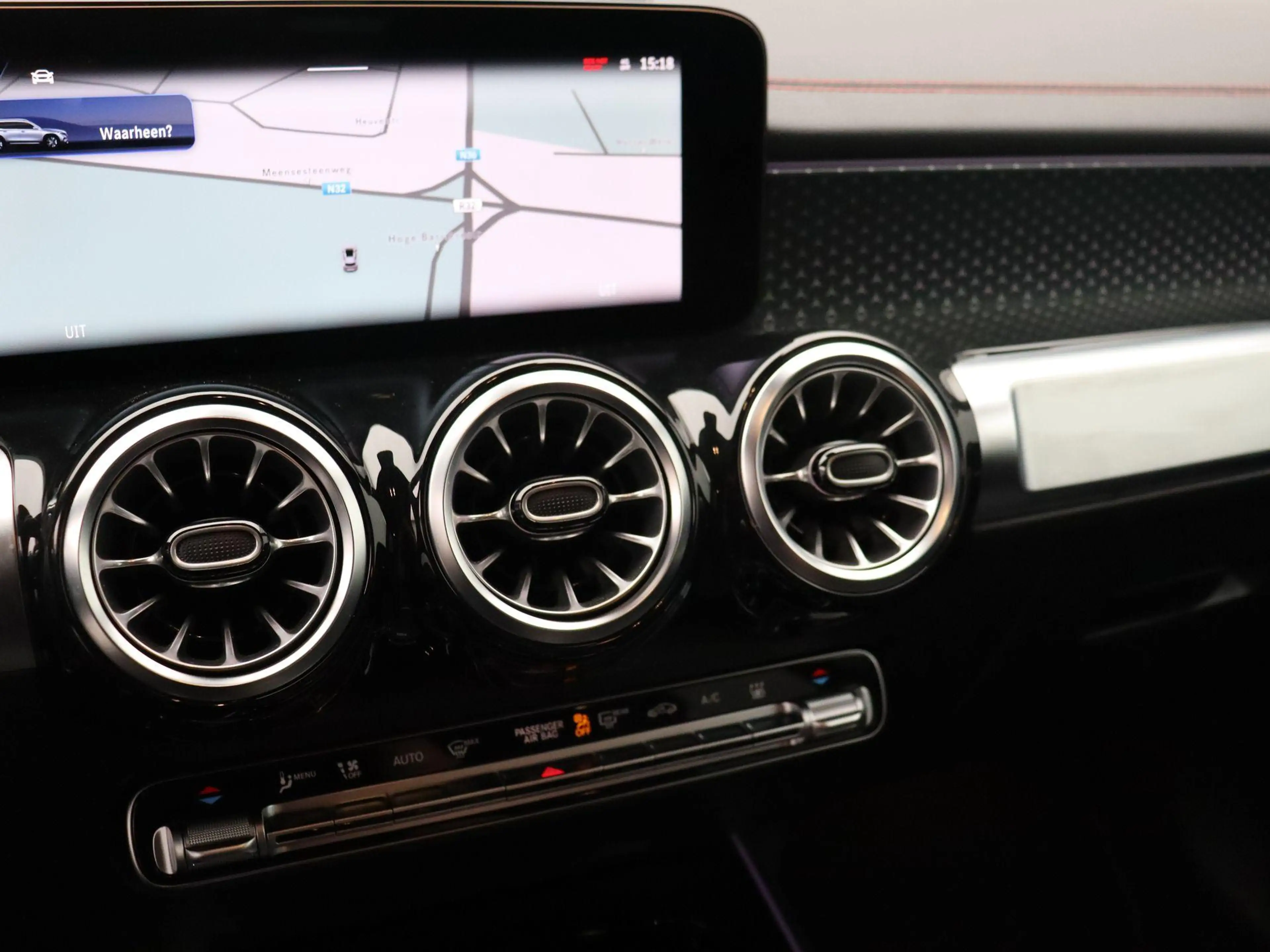 Mercedes-Benz EQB 250 250+ Star Edition + BURMESTER + HEAD UP + PANORAMI — photo 13