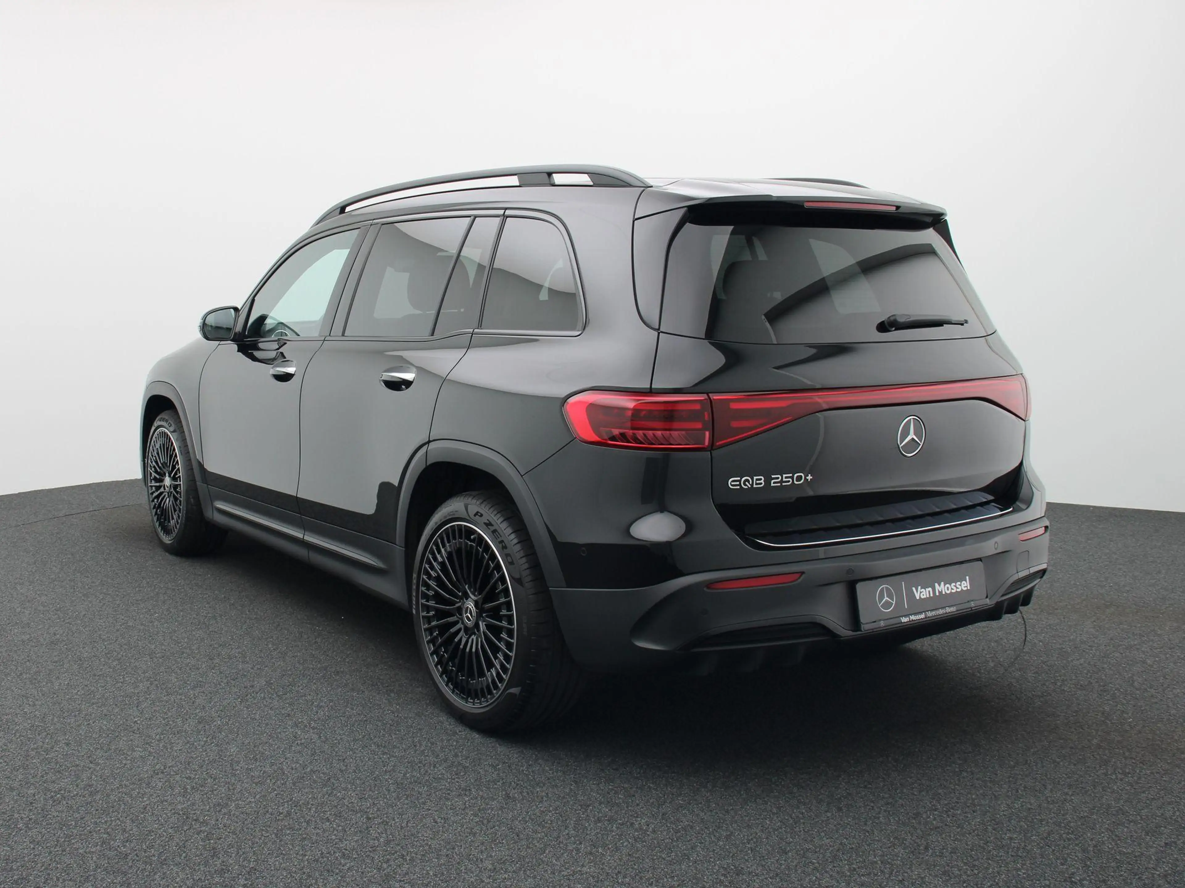 Mercedes-Benz EQB 250 250+ Star Edition + BURMESTER + HEAD UP + PANORAMI — photo 2