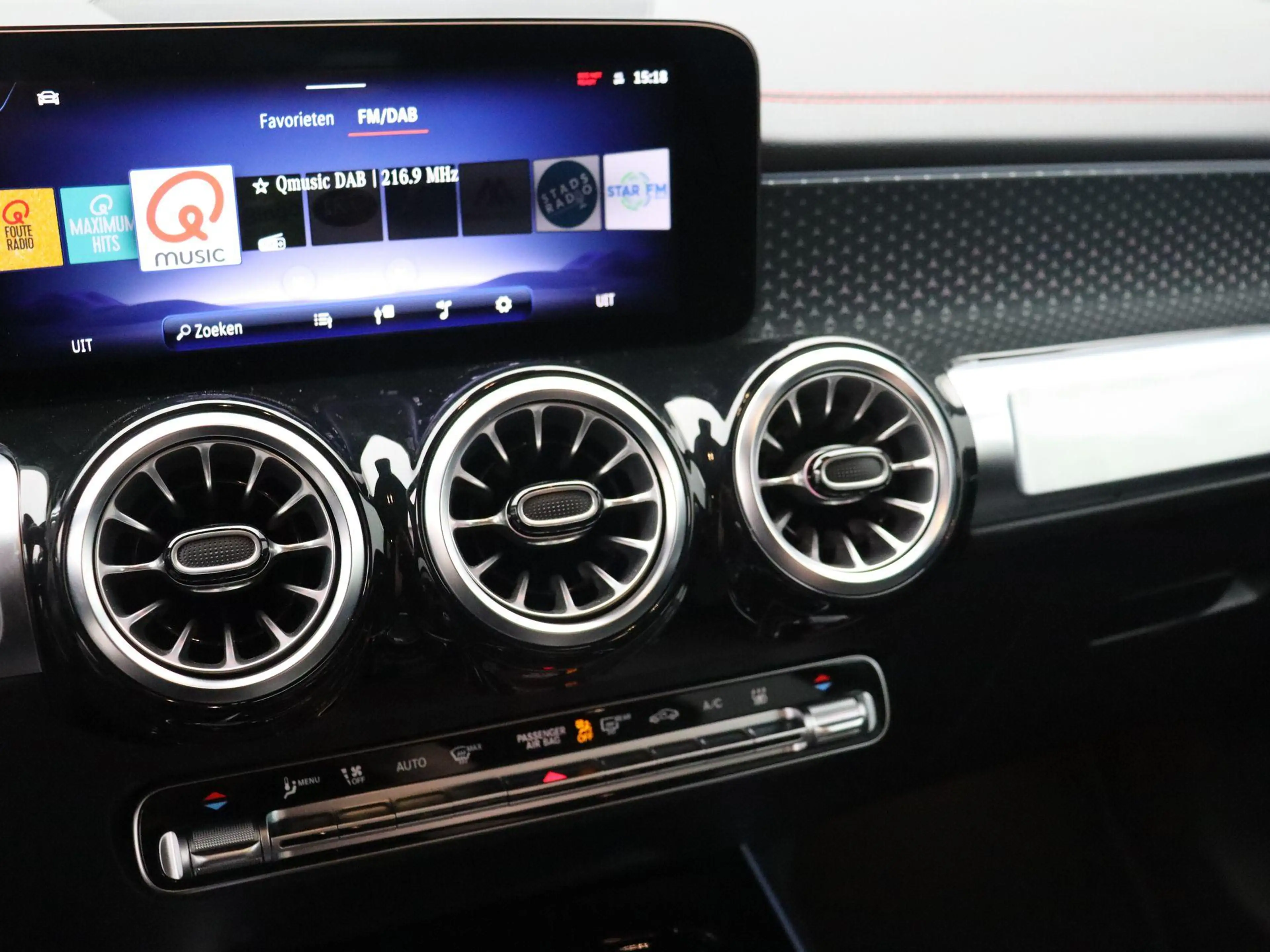 Mercedes-Benz EQB 250 250+ Star Edition + BURMESTER + HEAD UP + PANORAMI — photo 11