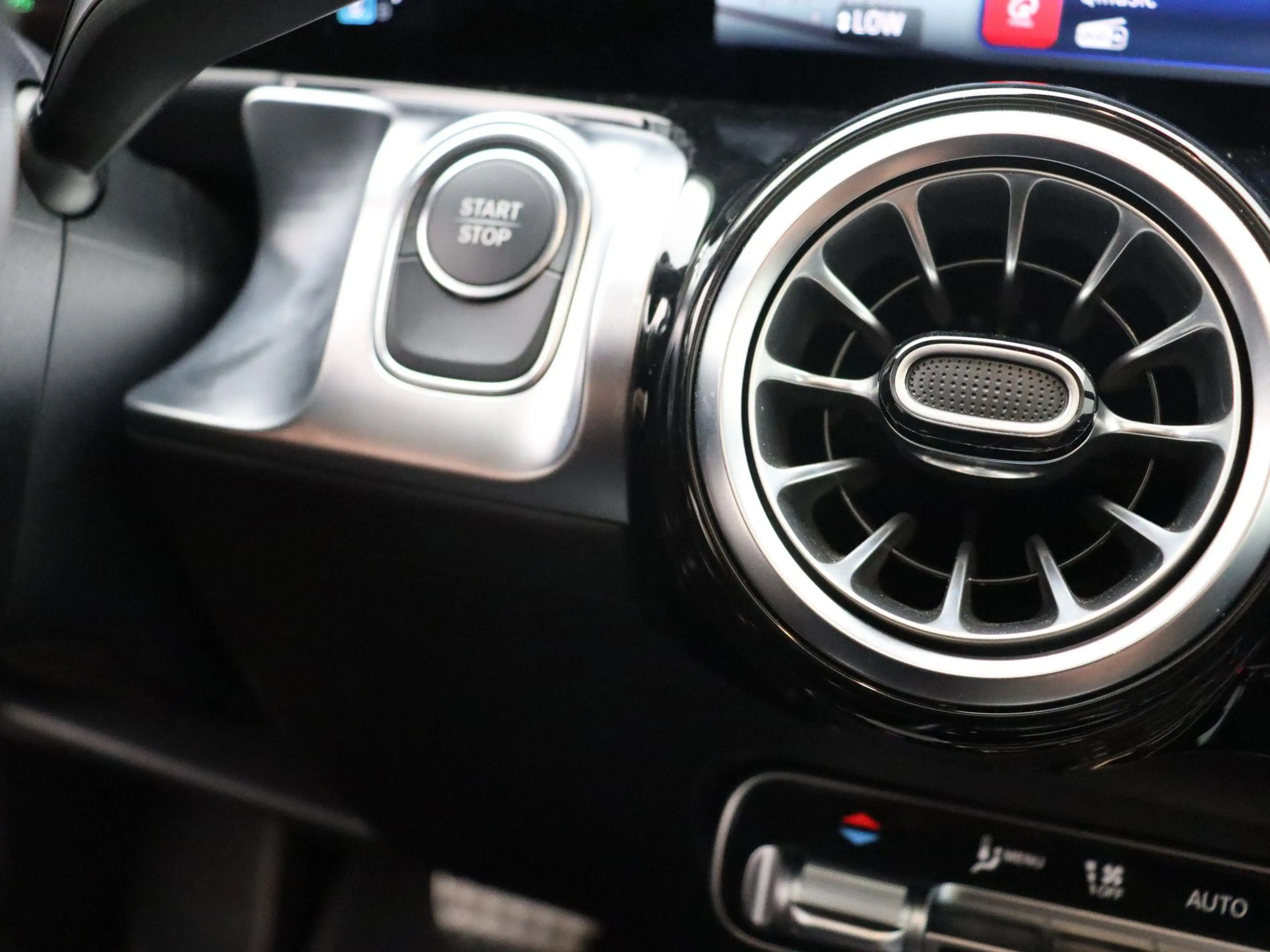 Mercedes-Benz EQB 250 250+ Star Edition + BURMESTER + HEAD UP + PANORAMI — photo 15