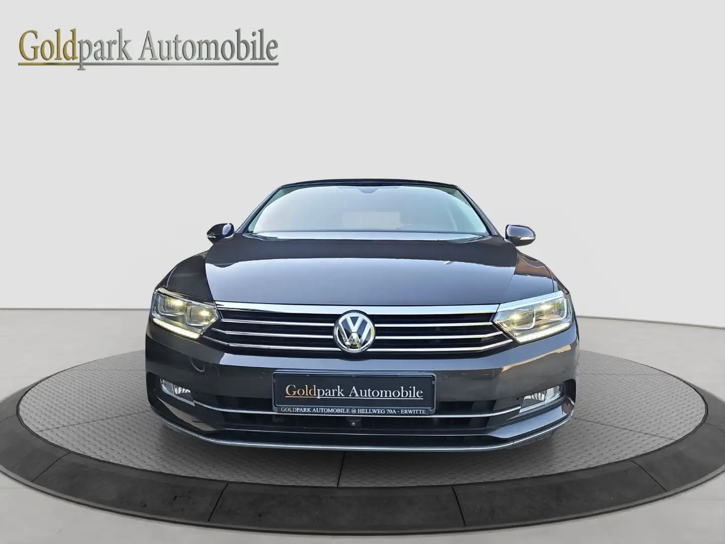 Volkswagen Passat Lim. Highline/360°KAMERA/SHZ/PDC/AHK! Schwarz - 2