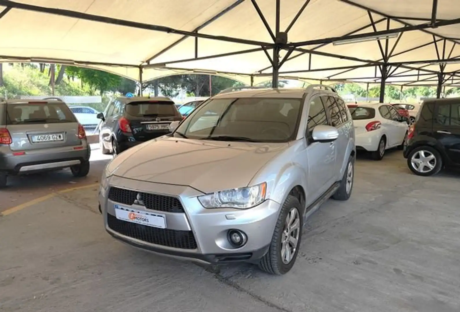 Mitsubishi Outlander 220DI-D Motion SST Gris - 1