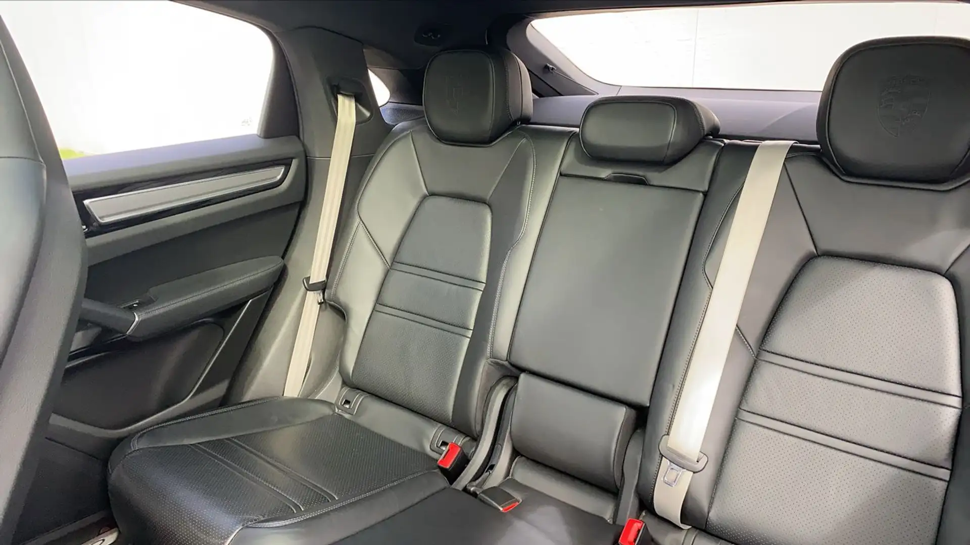 Porsche Cayenne E-Hybrid 2022 화이트 사진 8
