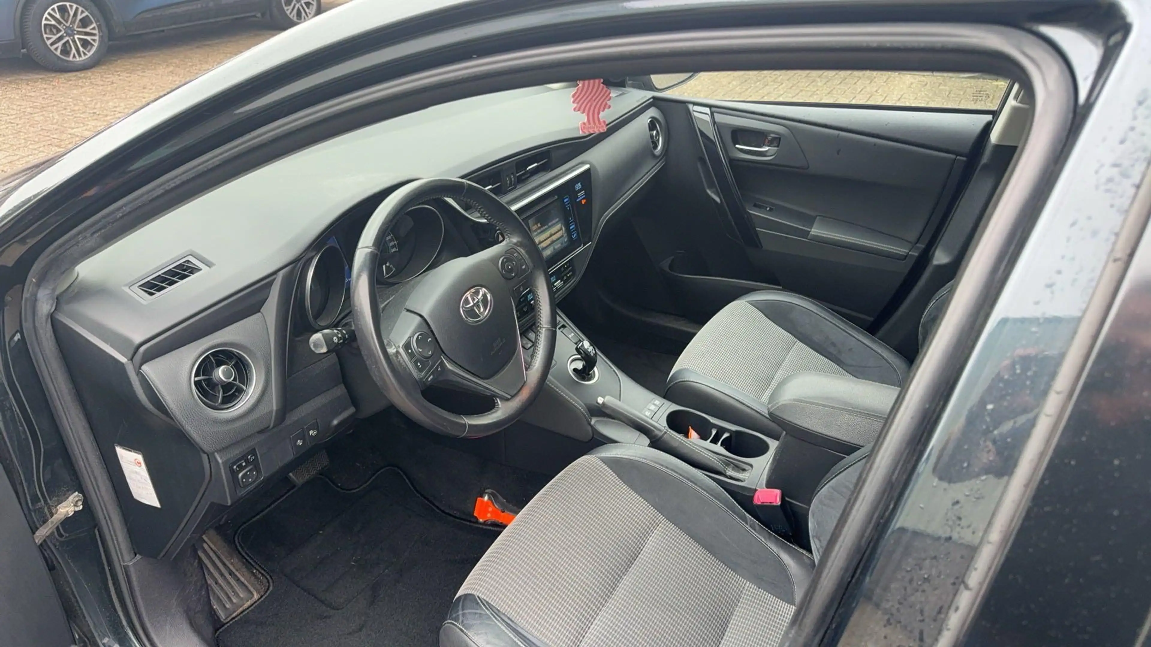 Toyota Auris Touring Sports 1.8 Hybrid Lease pro Facelift|Panor — photo 7