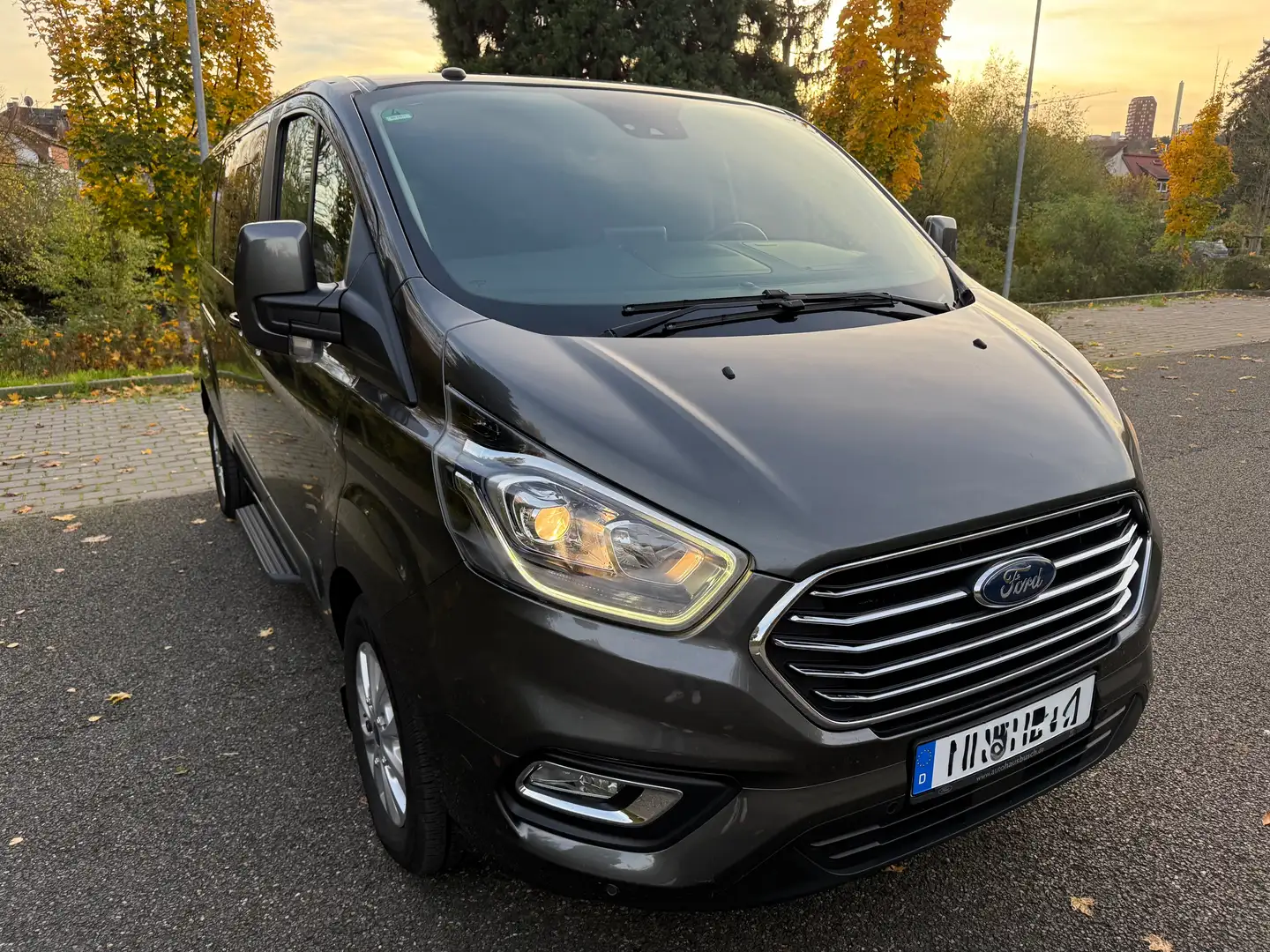 Ford Tourneo Custom Custom 320 TDCi 320 L2H2 VA Autm. Trend Schwarz - 2