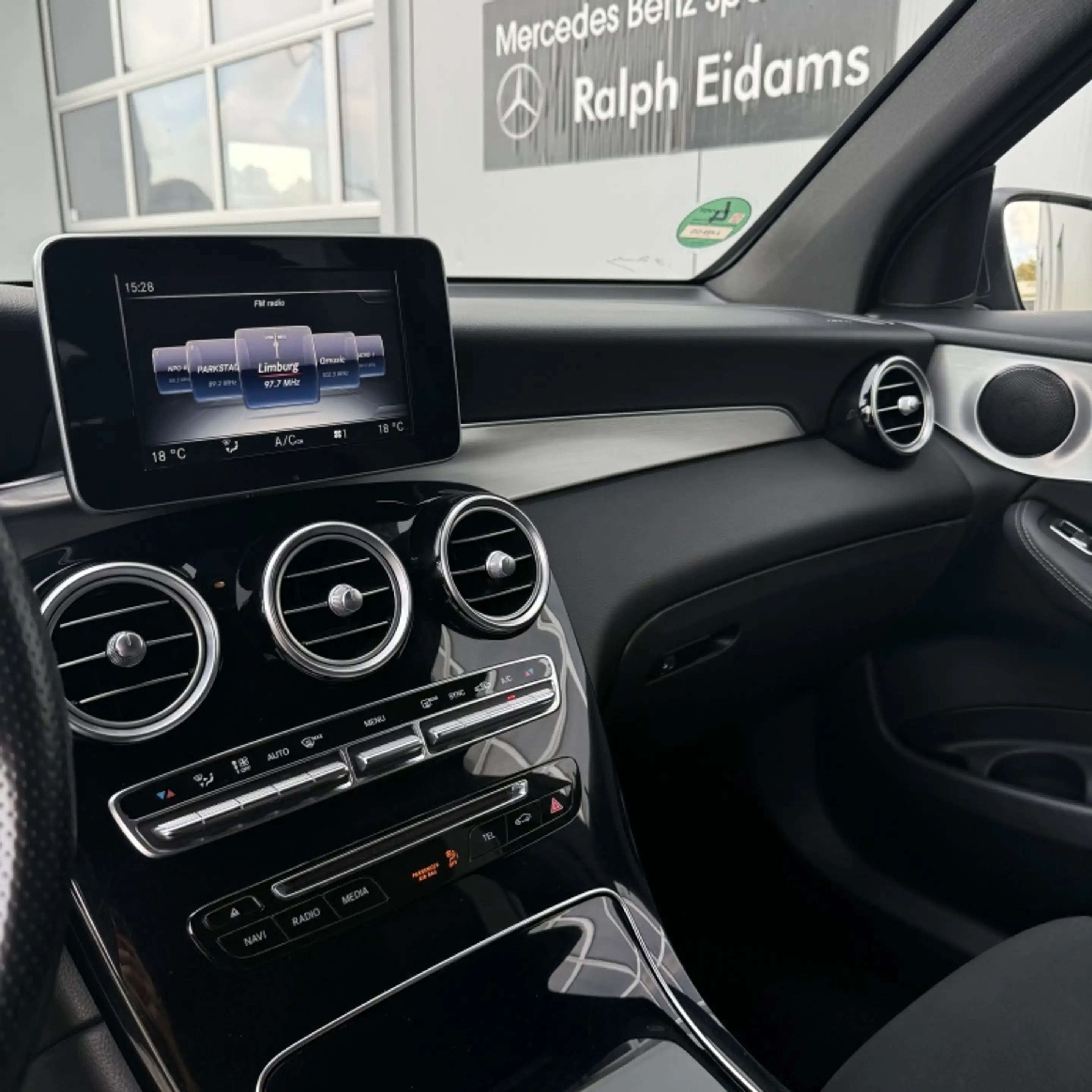 Mercedes-Benz GLC 250 *CAMERA/STOELVERWARMING/ 4MATIC — photo 12