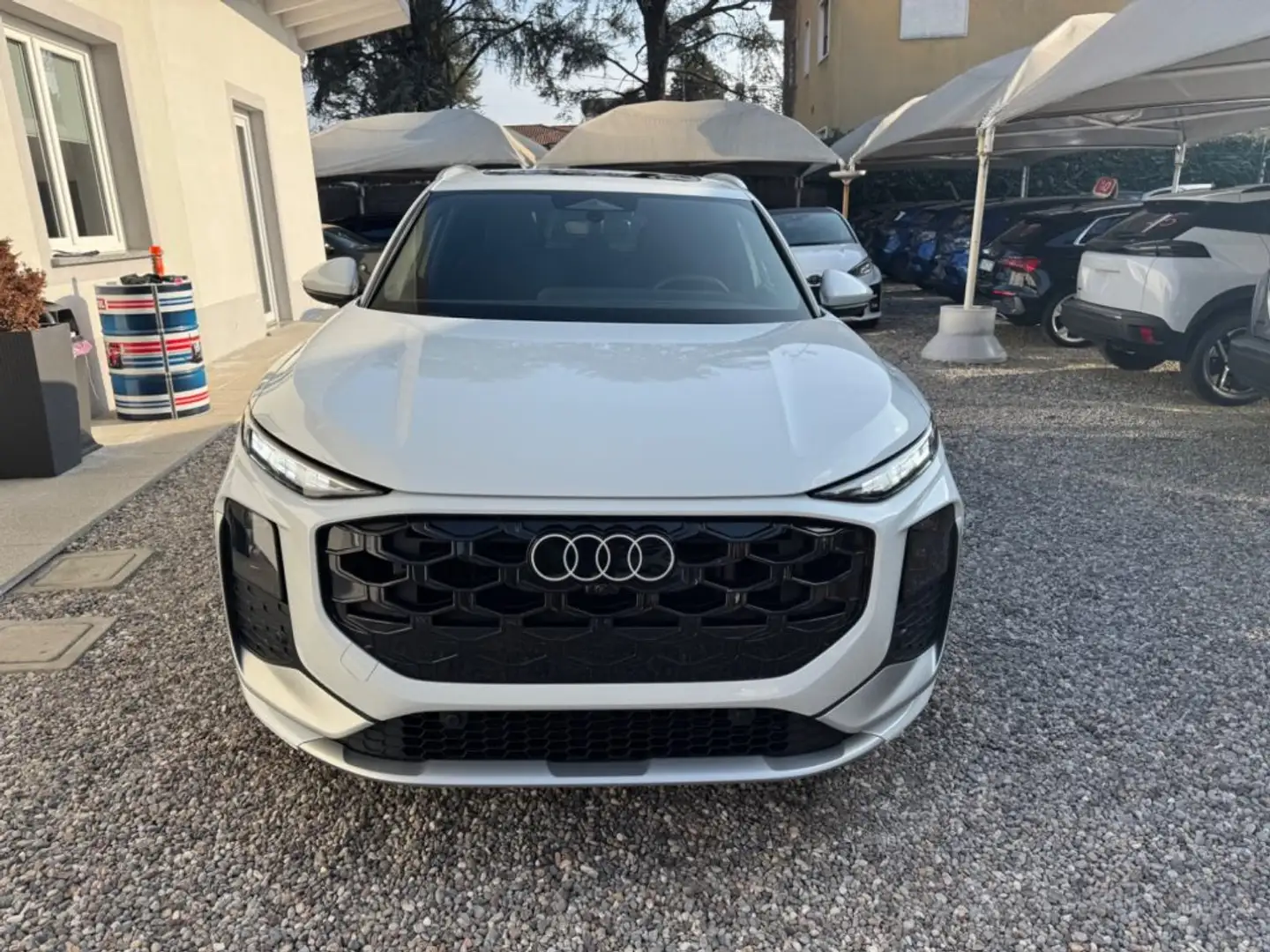 Audi Q3 TFSI 110 kW mHEV S tronic S Line edition Weiß - 2