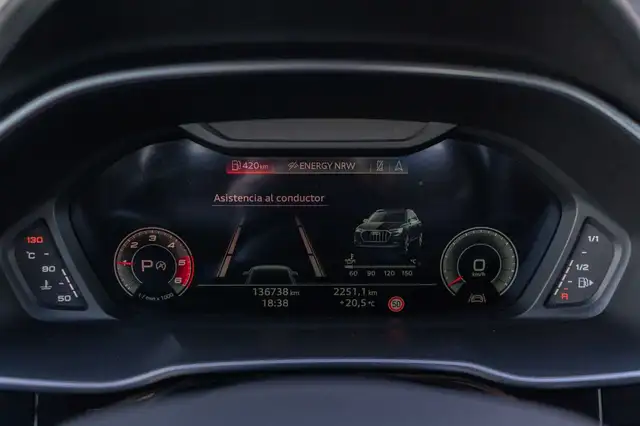 Audi Q3 view 9