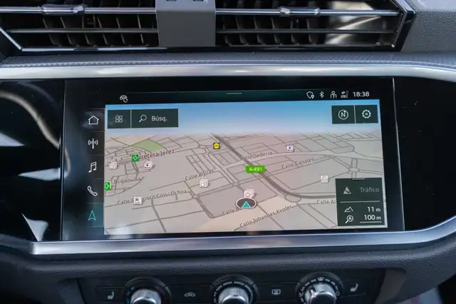 Audi Q3 view 10
