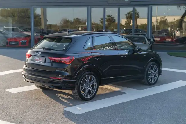 Audi Q3 view 6