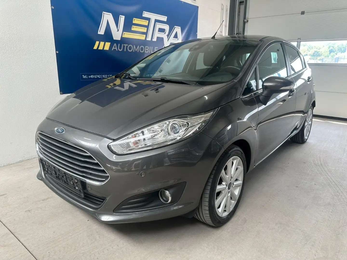 Ford Fiesta Titanium*PDC*SHZ*1.HAND*TEMPOMAT* Grau - 1