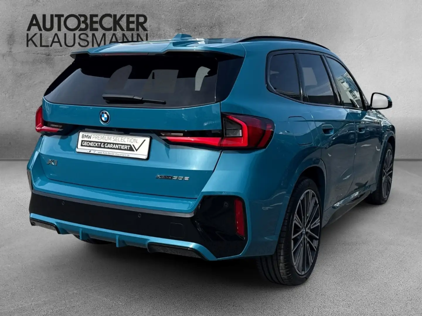 BMW X1 xDrive30e M Sport 20''LC PROF HUD AHK PANORAMA ACC Blauw - 2