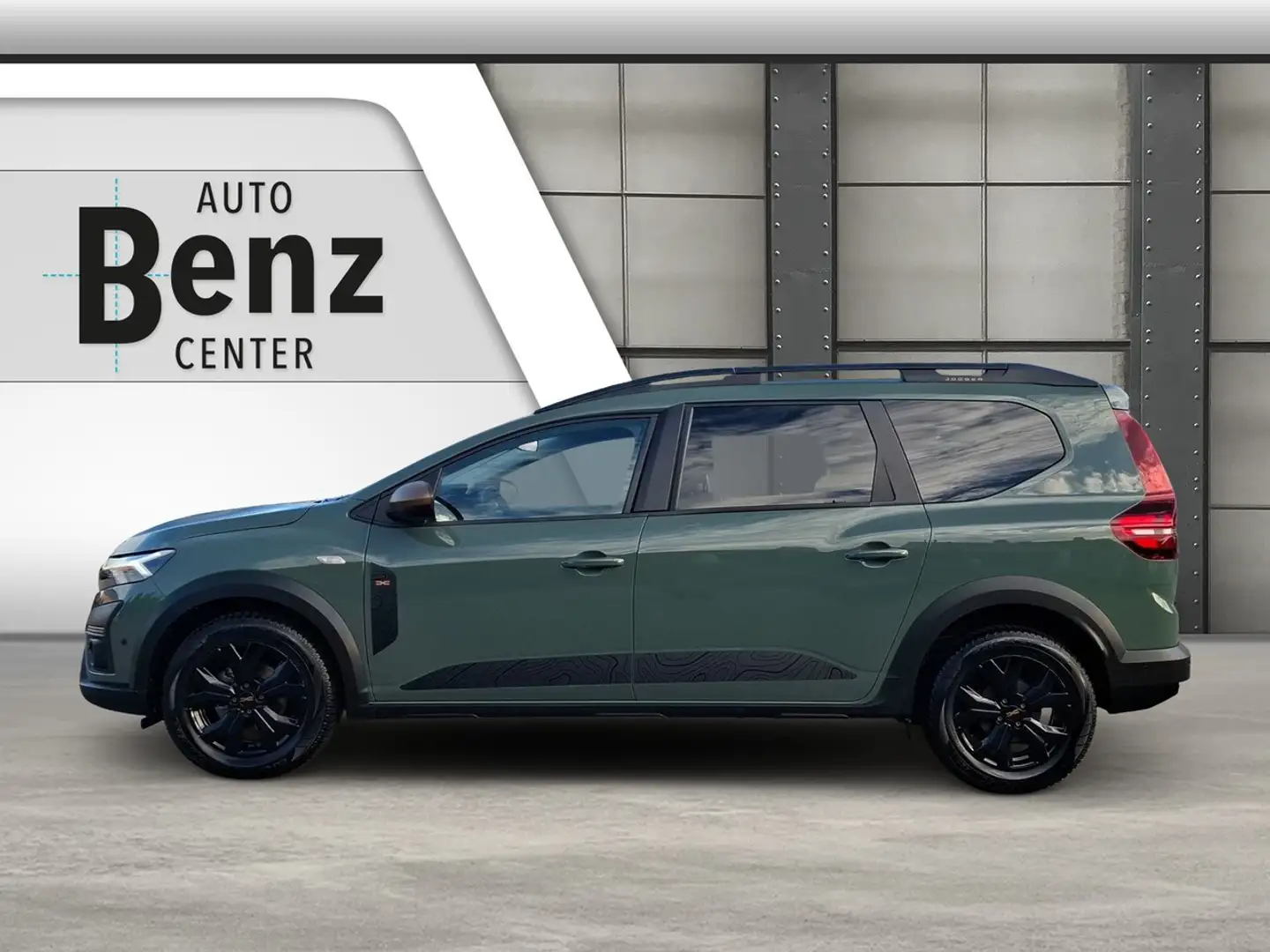 Dacia Jogger Extreme+ 1.0 TCe 110 Extreme+ *NAVI*PDC*CAM* Grün - 2