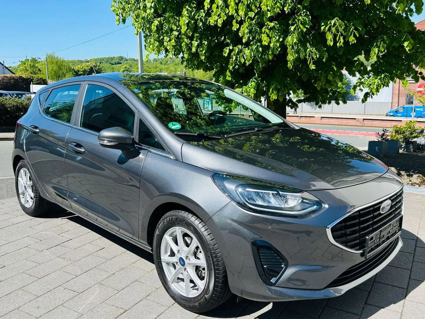 Ford Fiesta Titanium Grau - 1