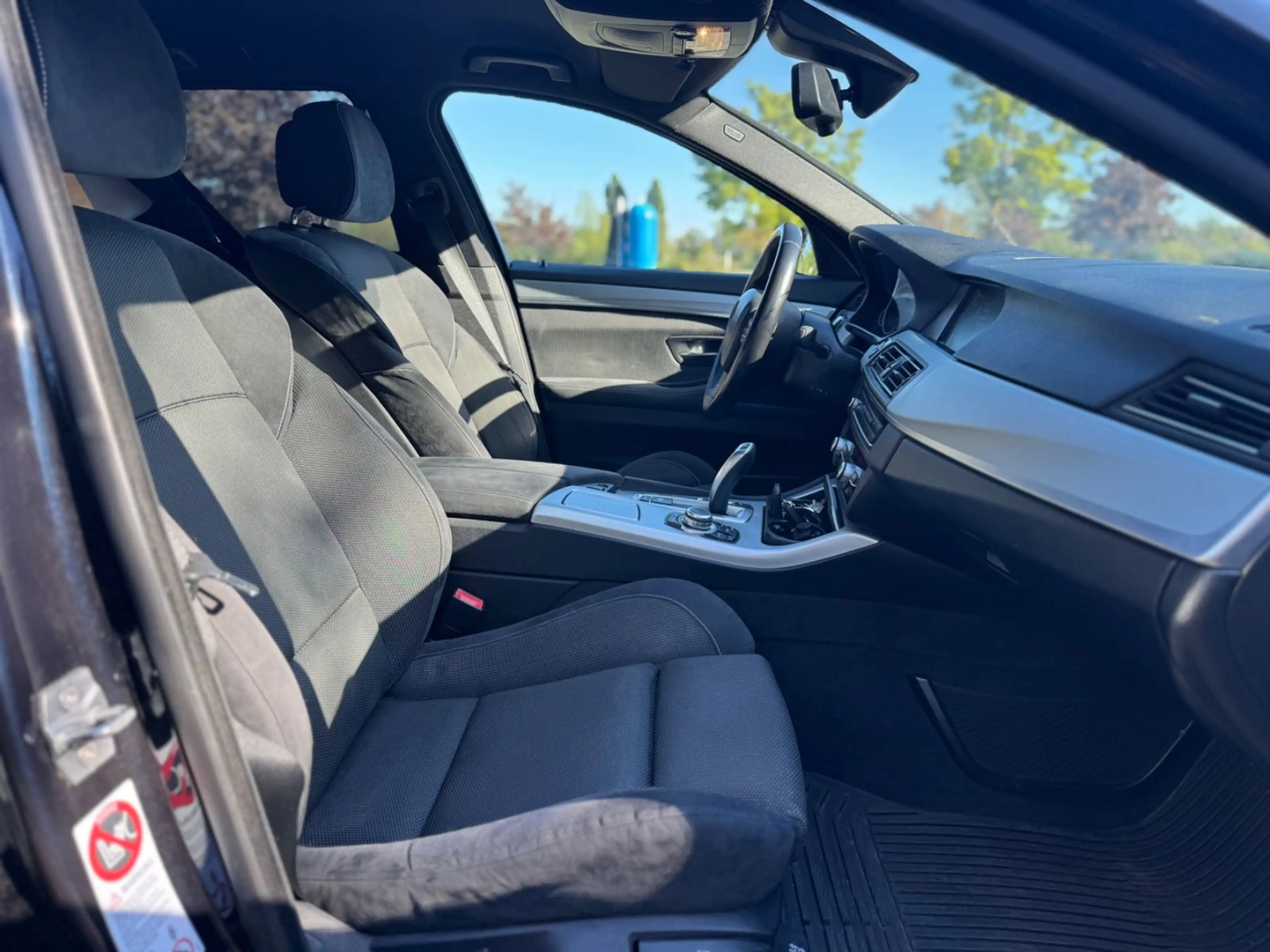 BMW 520 d M-Paket*Kamera*Digital*Scheckheft — photo 11