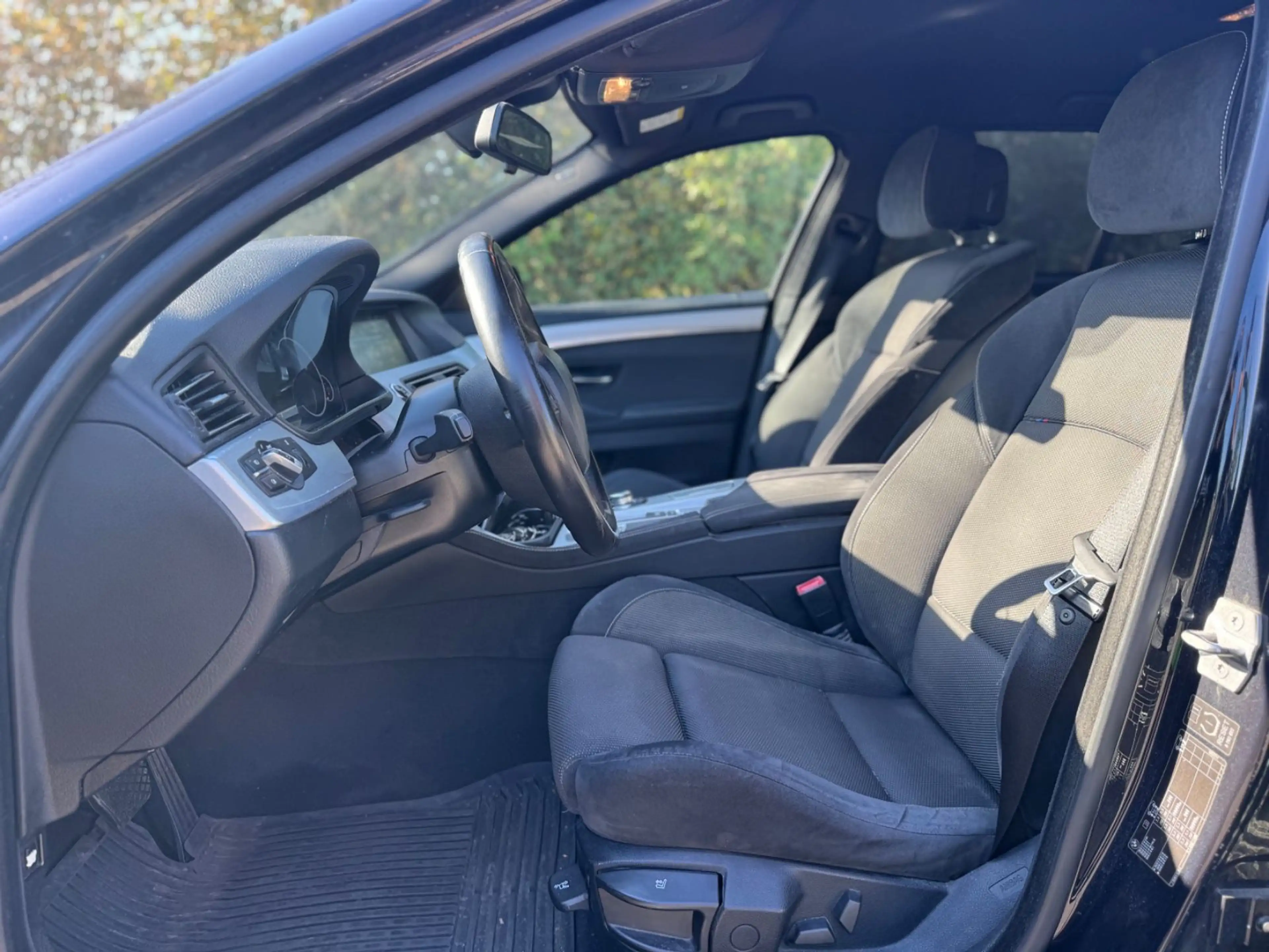 BMW 520 d M-Paket*Kamera*Digital*Scheckheft — photo 14