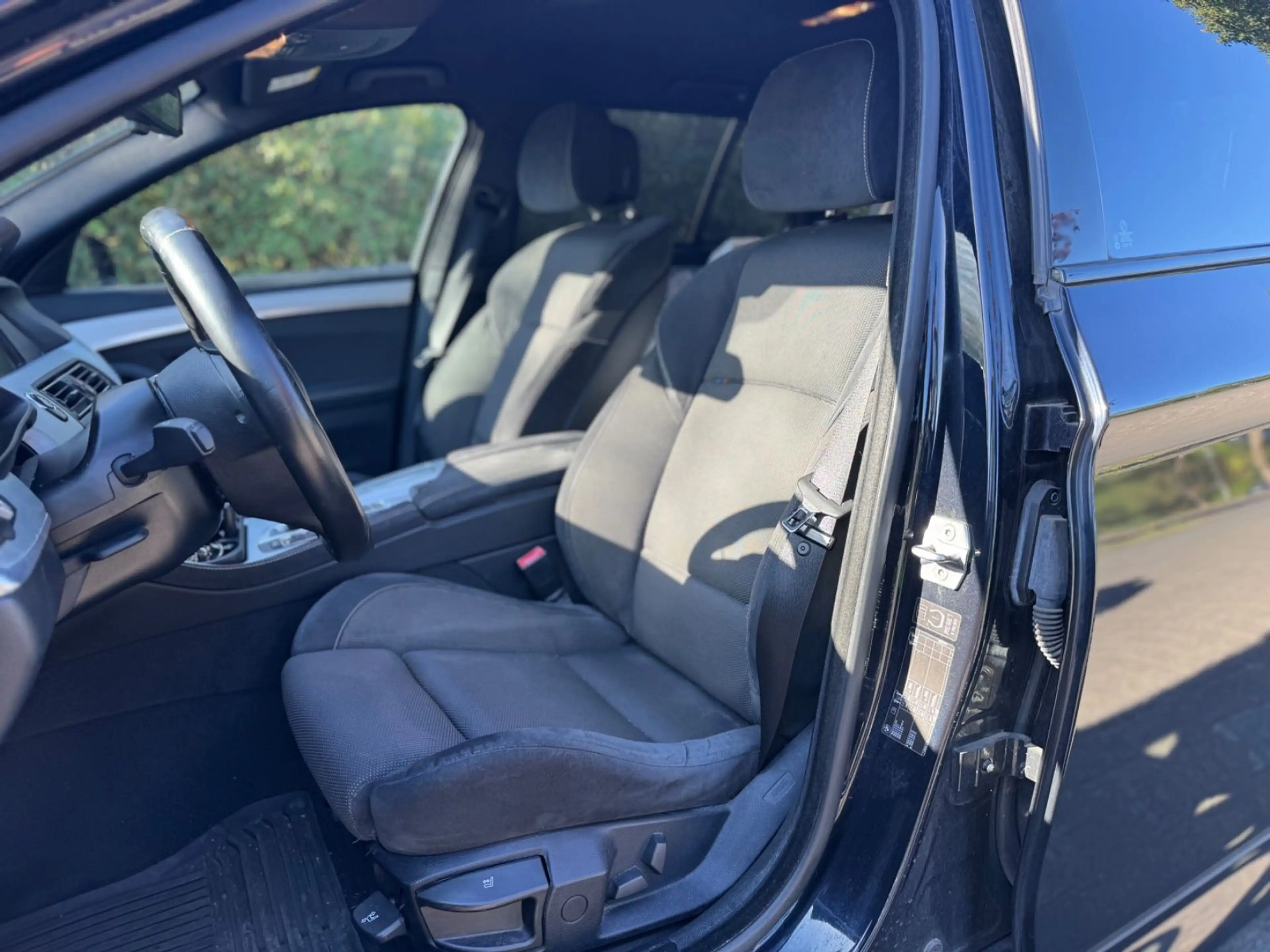 BMW 520 d M-Paket*Kamera*Digital*Scheckheft — photo 13