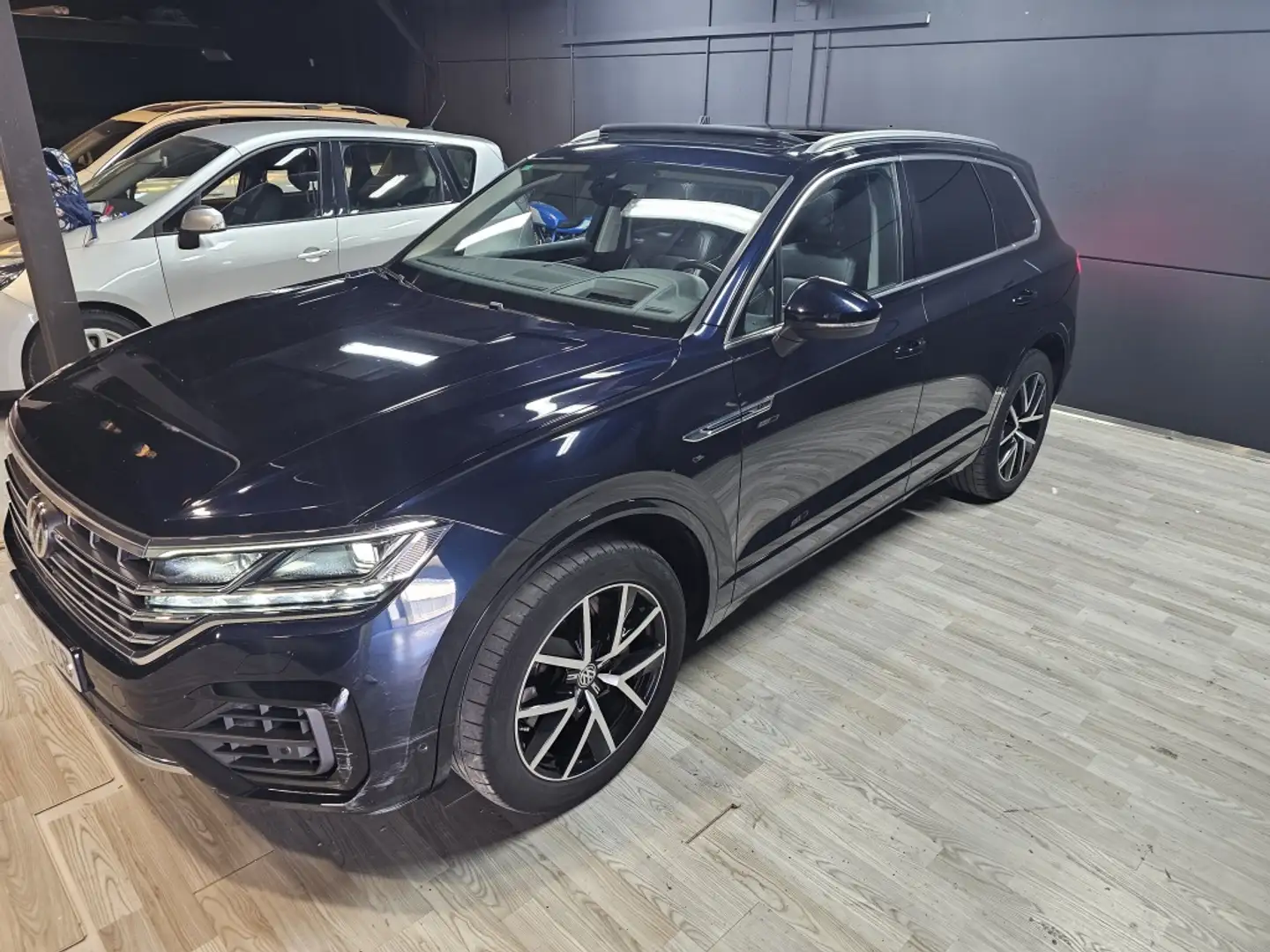 Volkswagen Touareg 3.0 TSI V6 R-Line Tiptronic 4Motion Azul - 2