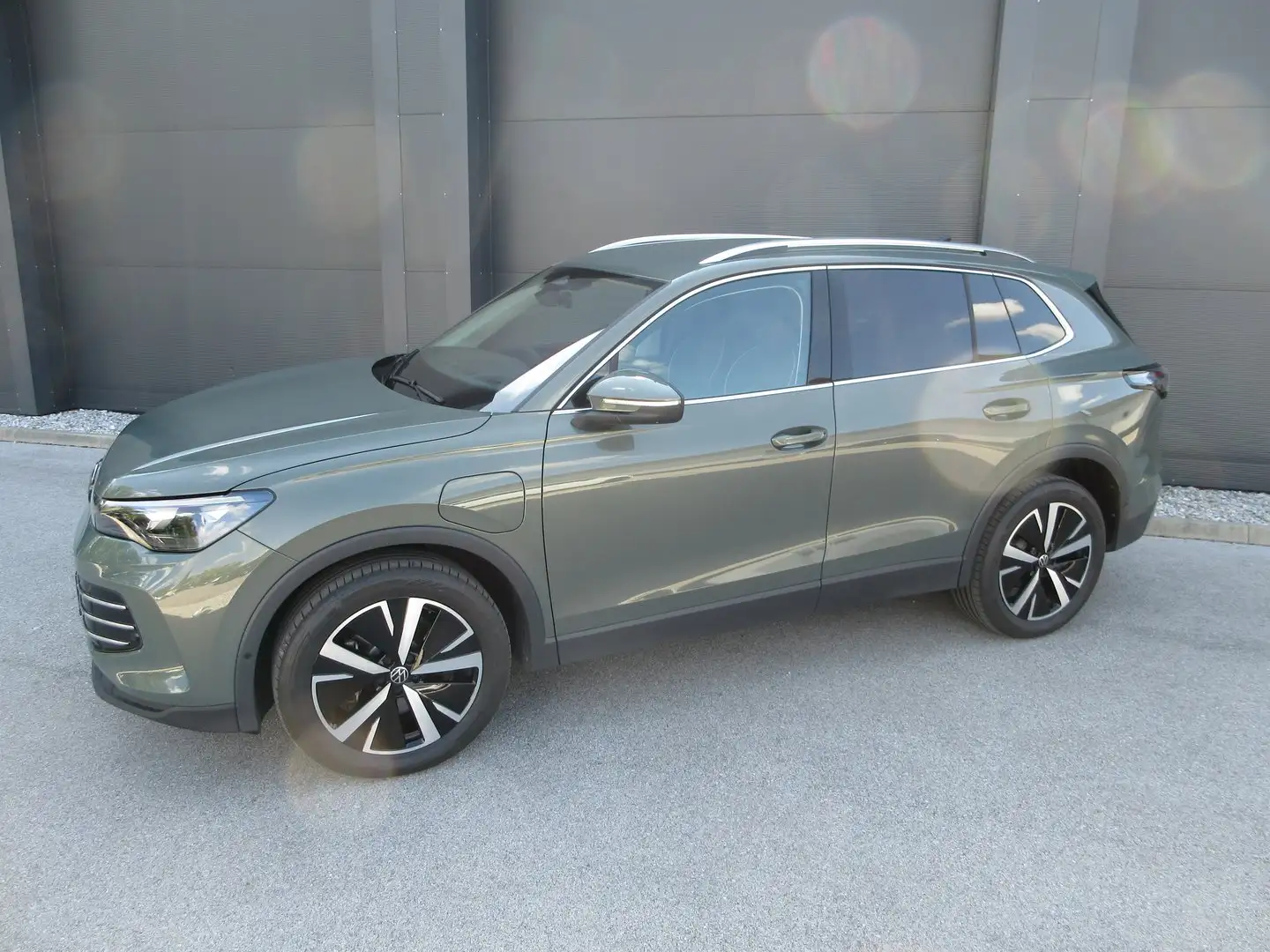 Volkswagen Tiguan Elegance eHybrid DSG 150 kW Grün - 2