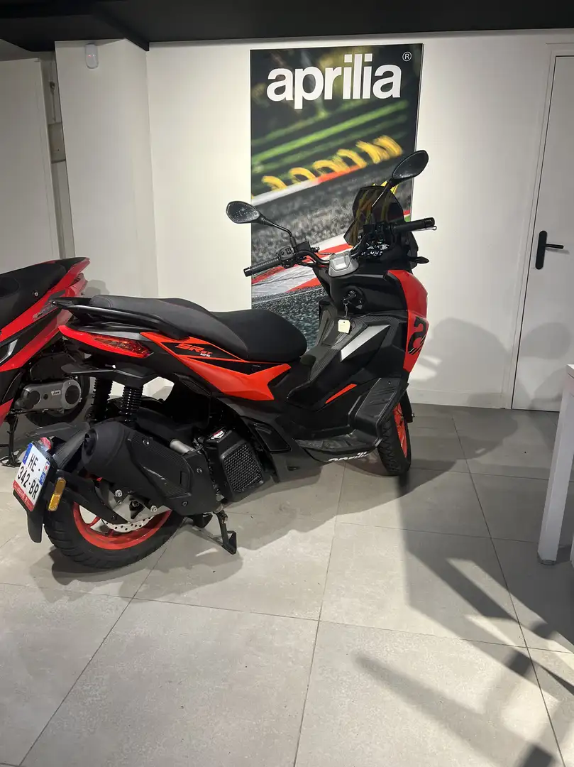 Aprilia SR GT 125 Rojo - 2