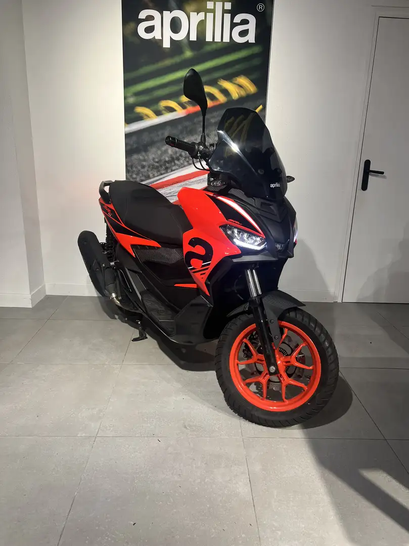 Aprilia SR GT 125 Rojo - 1