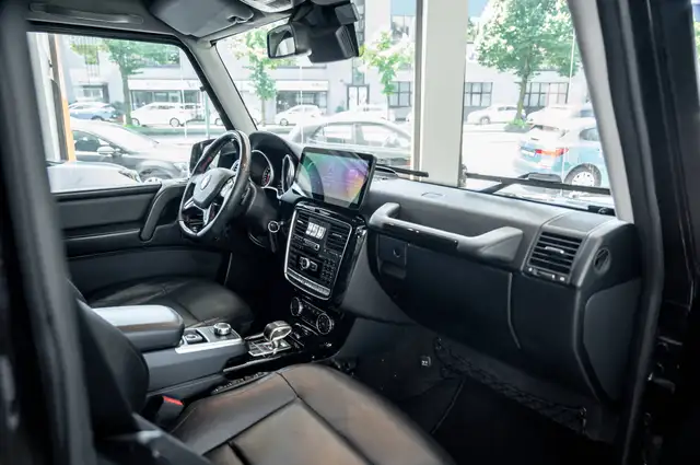 Mercedes-Benz G 500 view 9