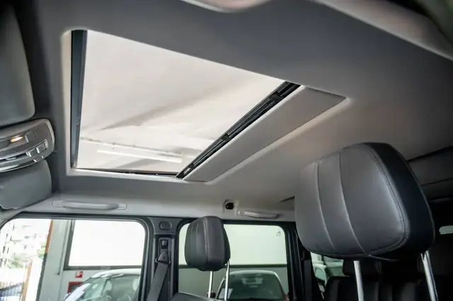 Mercedes-Benz G 500 view 12