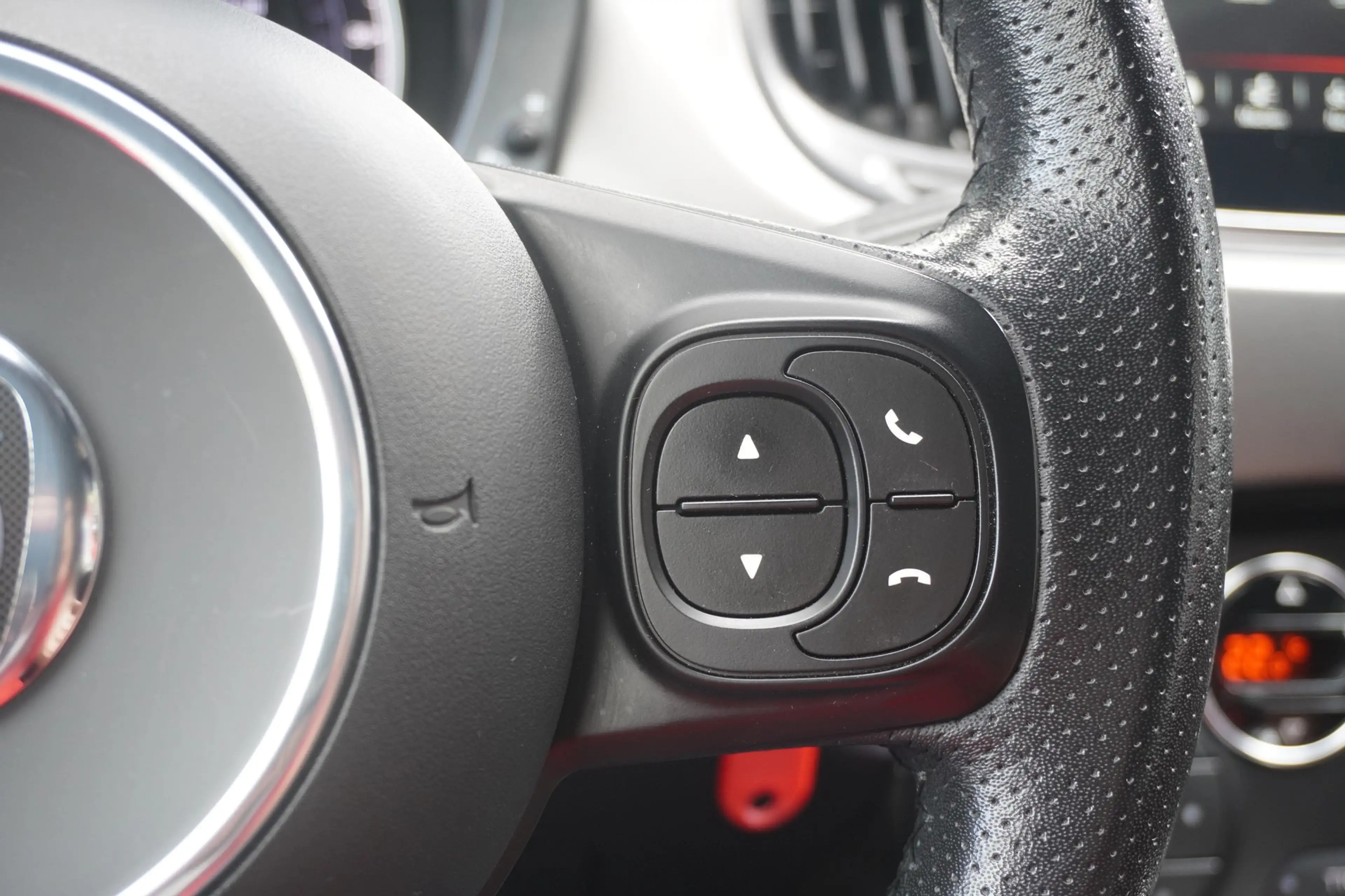Abarth 595 1.4 Turismo Navi Sportsitze DAB Leder PDC — photo 16