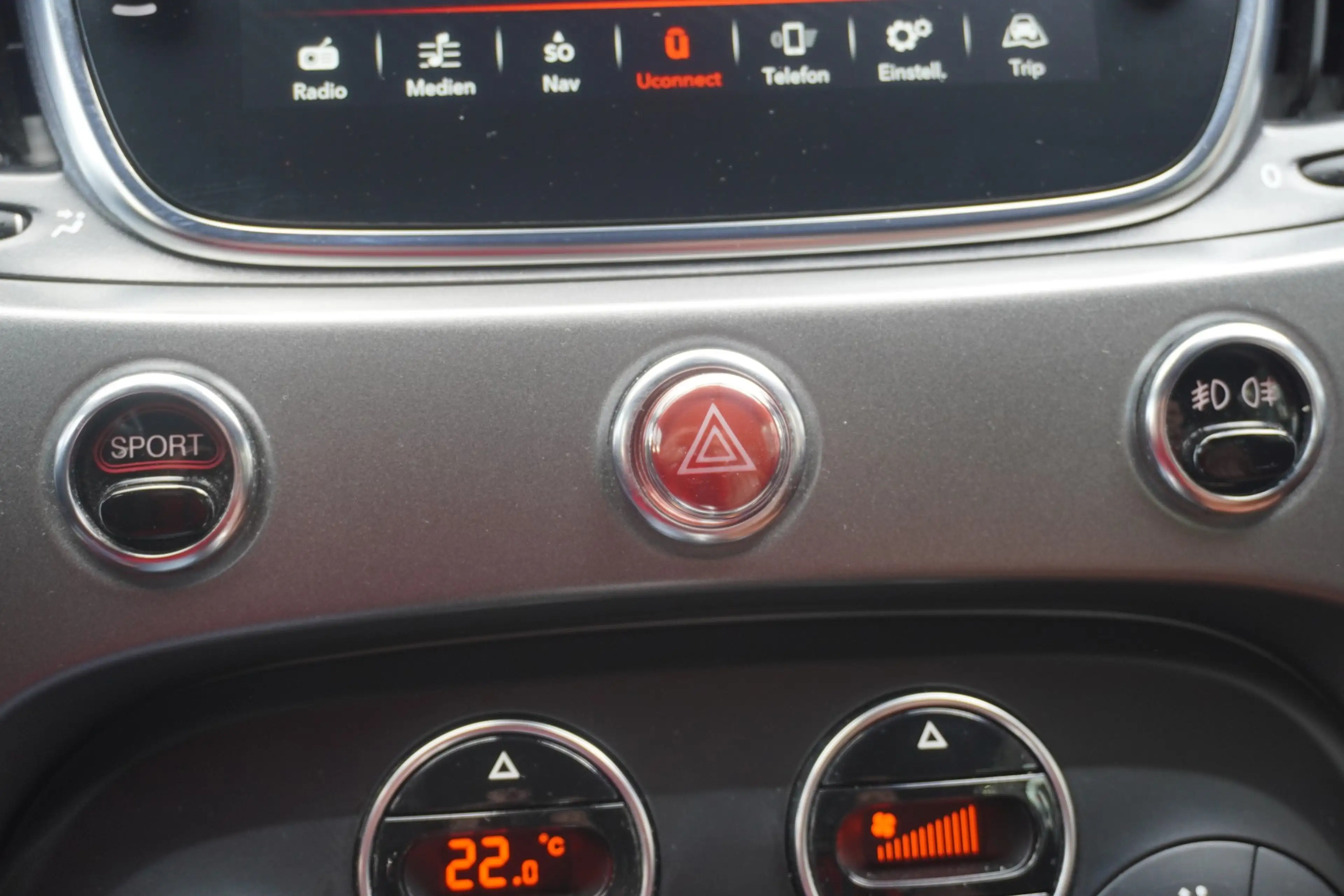 Abarth 595 1.4 Turismo Navi Sportsitze DAB Leder PDC — photo 27