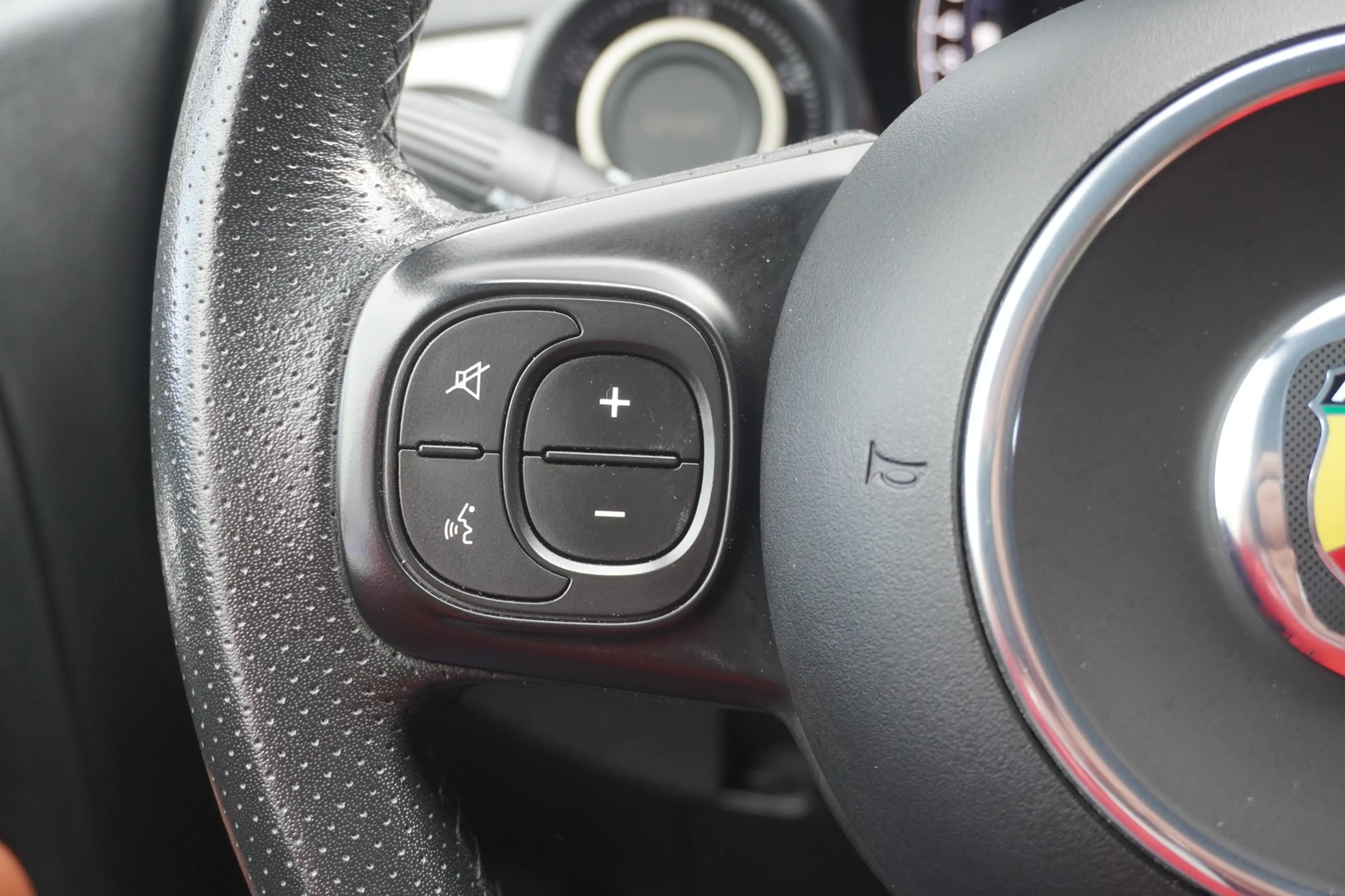 Abarth 595 1.4 Turismo Navi Sportsitze DAB Leder PDC — photo 15