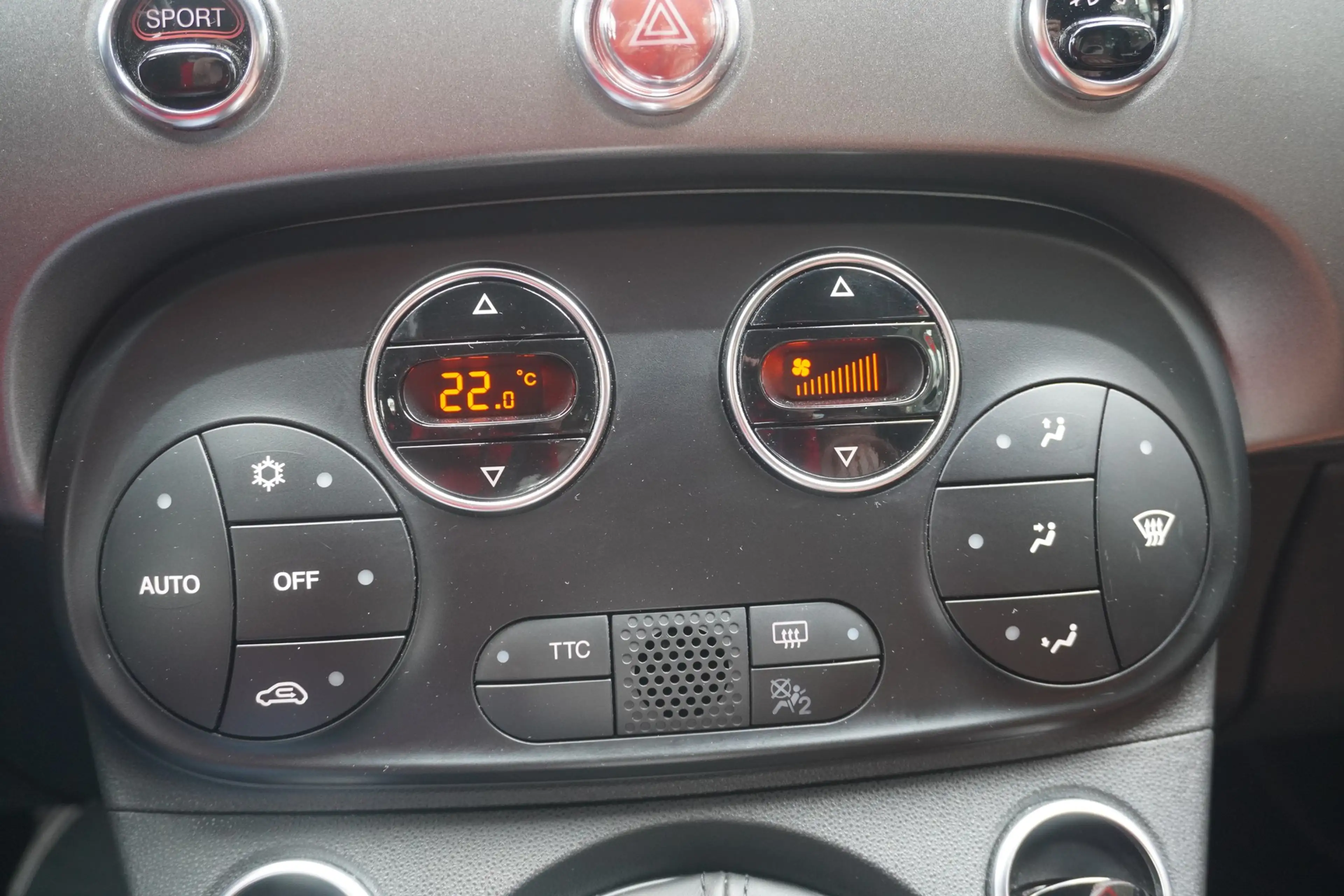 Abarth 595 1.4 Turismo Navi Sportsitze DAB Leder PDC — photo 28