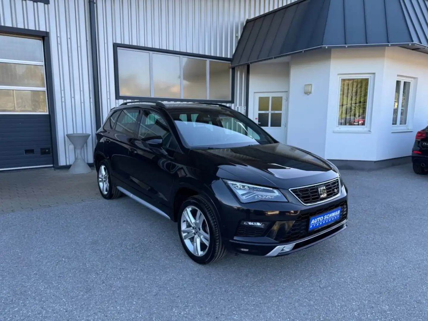 SEAT Ateca 1,5 FR ACT TSI Schwarz - 1