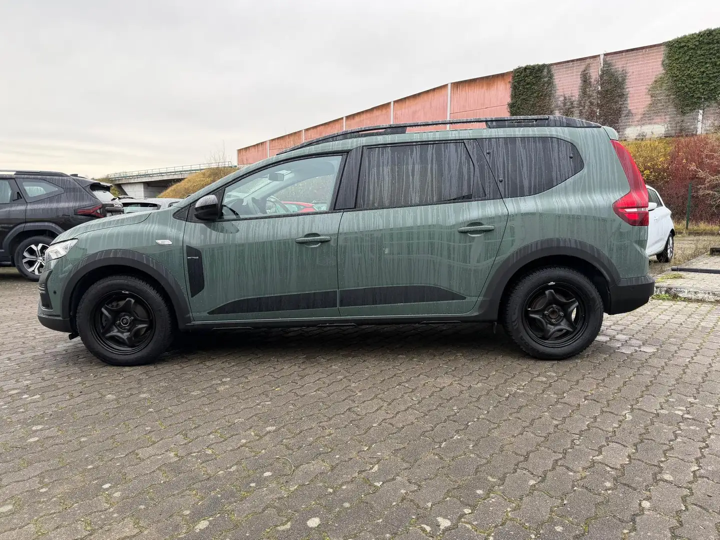 Dacia Jogger TCe 110 Extreme+ Navi/Kamera/7-Sitzer Grau - 2