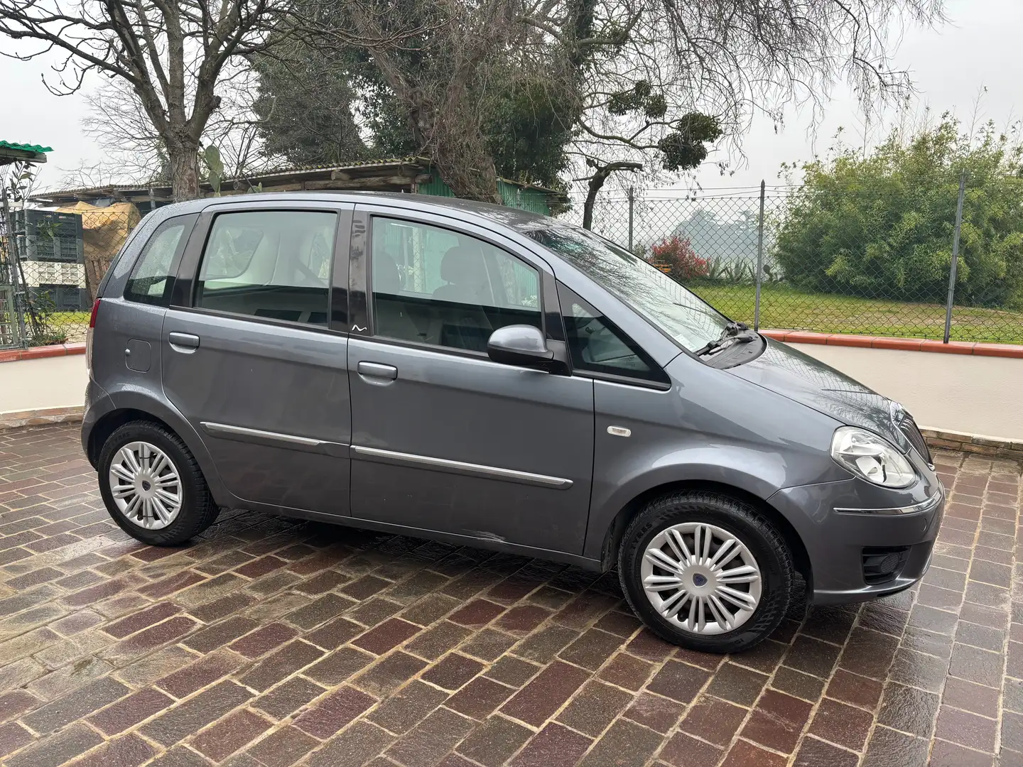 Lancia MUSA Musa II 2007 1.3 mjt Diva (argento) 70cv Blauw - 1