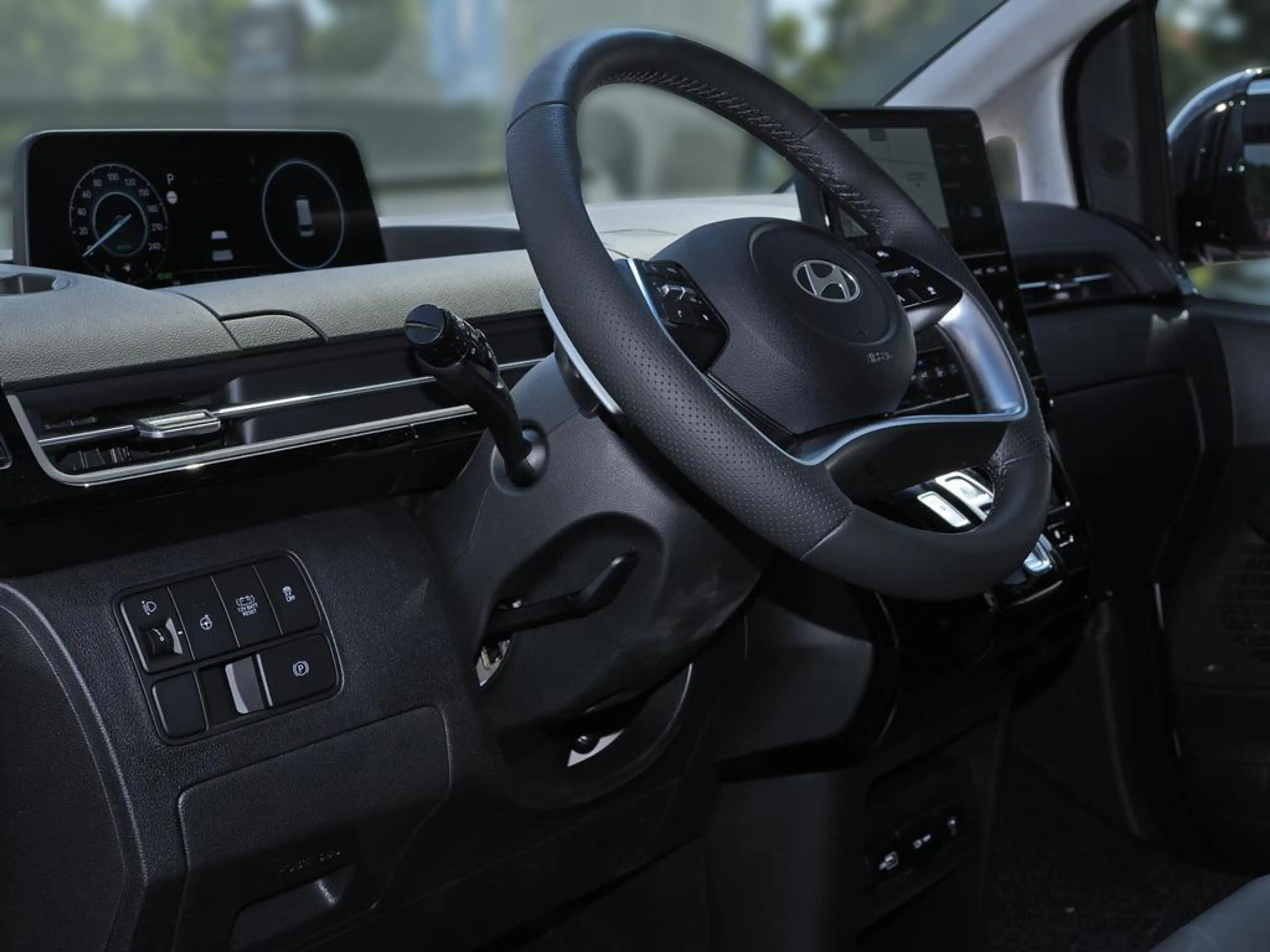 Hyundai STARIA HEV 7-Sitzer Signature Panoramadach — photo 9