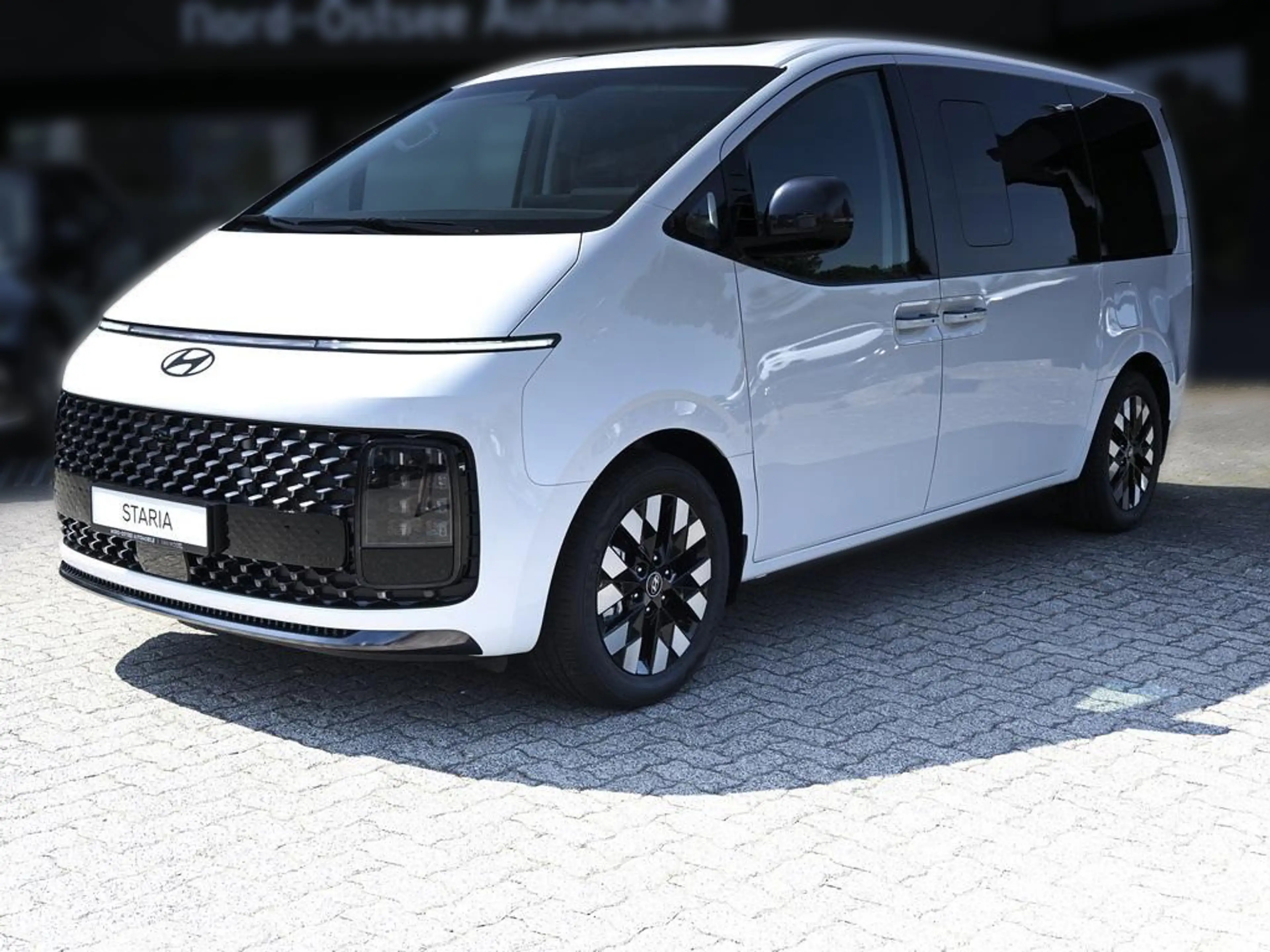 Hyundai STARIA HEV 7-Sitzer Signature Panoramadach — photo 7