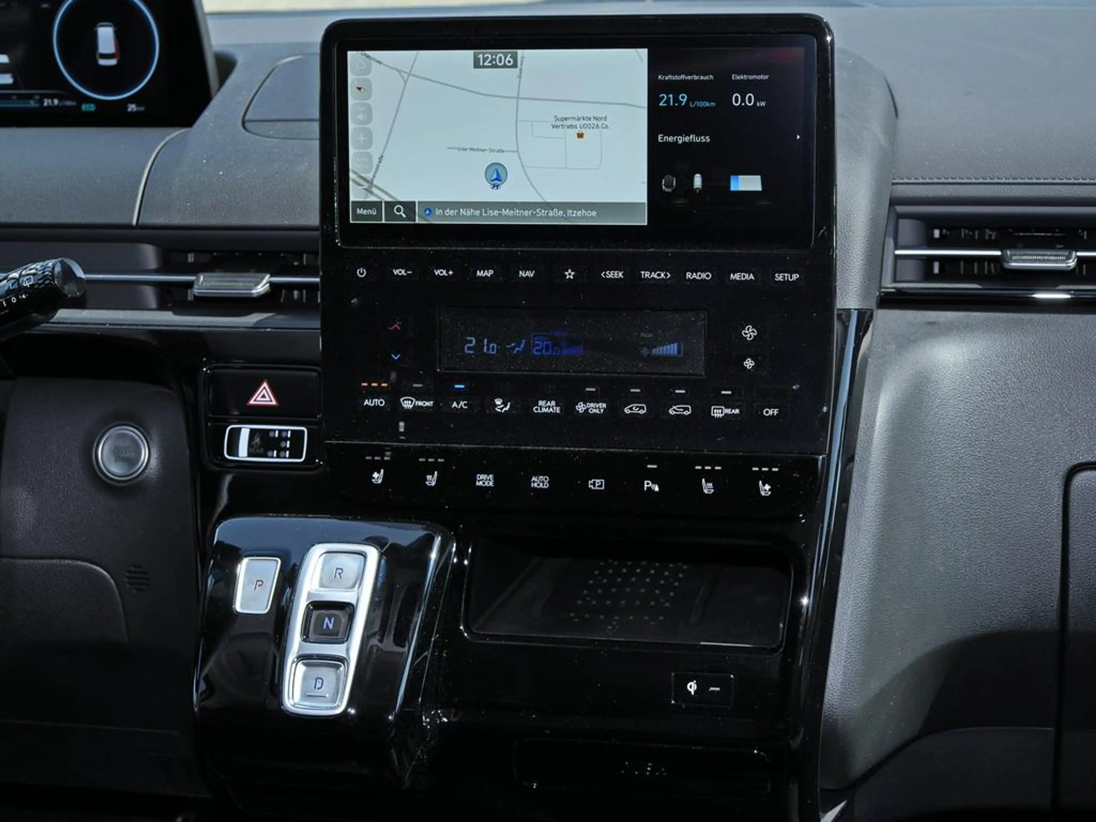 Hyundai STARIA HEV 7-Sitzer Signature Panoramadach — photo 11