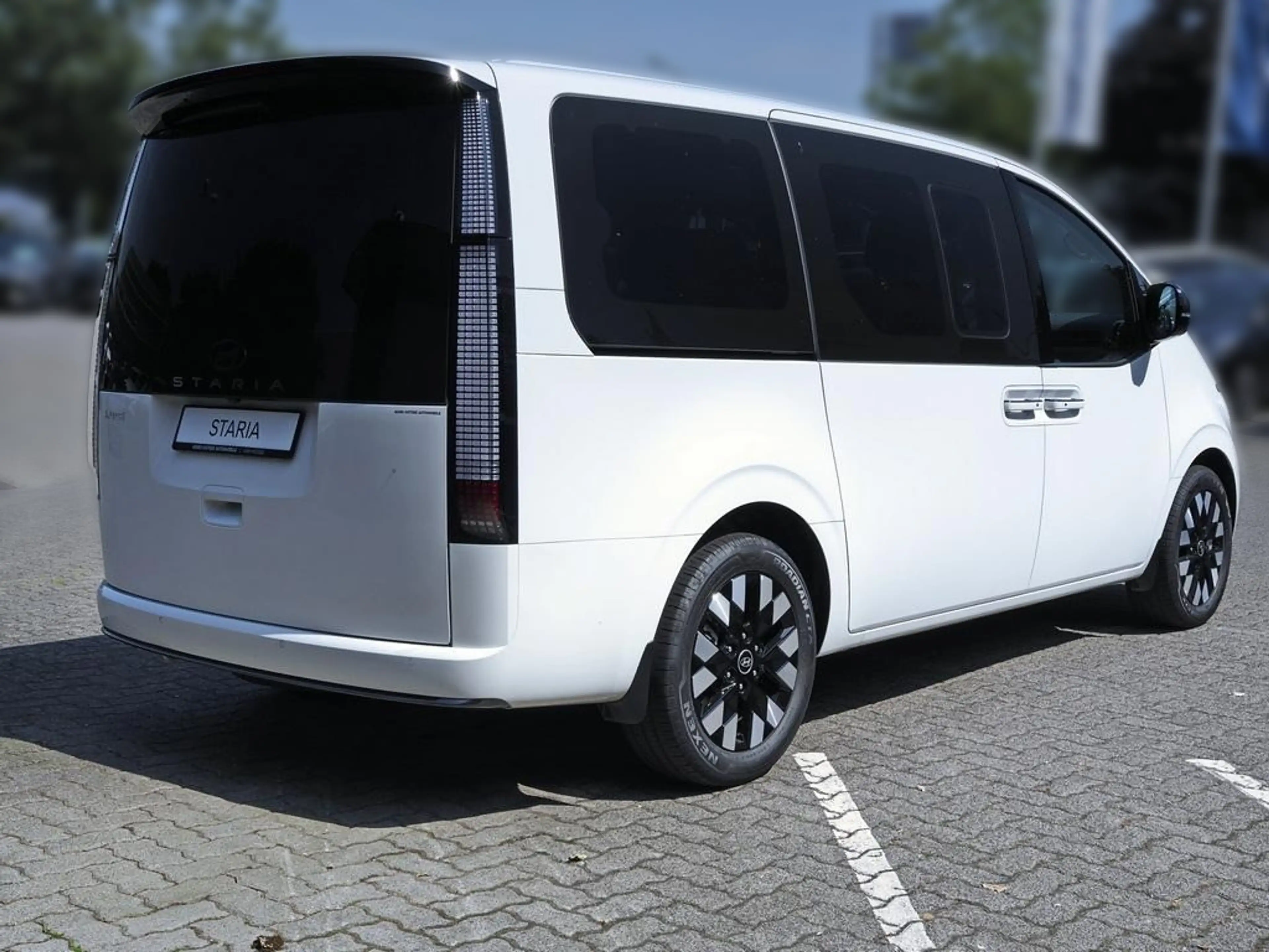 Hyundai STARIA HEV 7-Sitzer Signature Panoramadach — photo 5