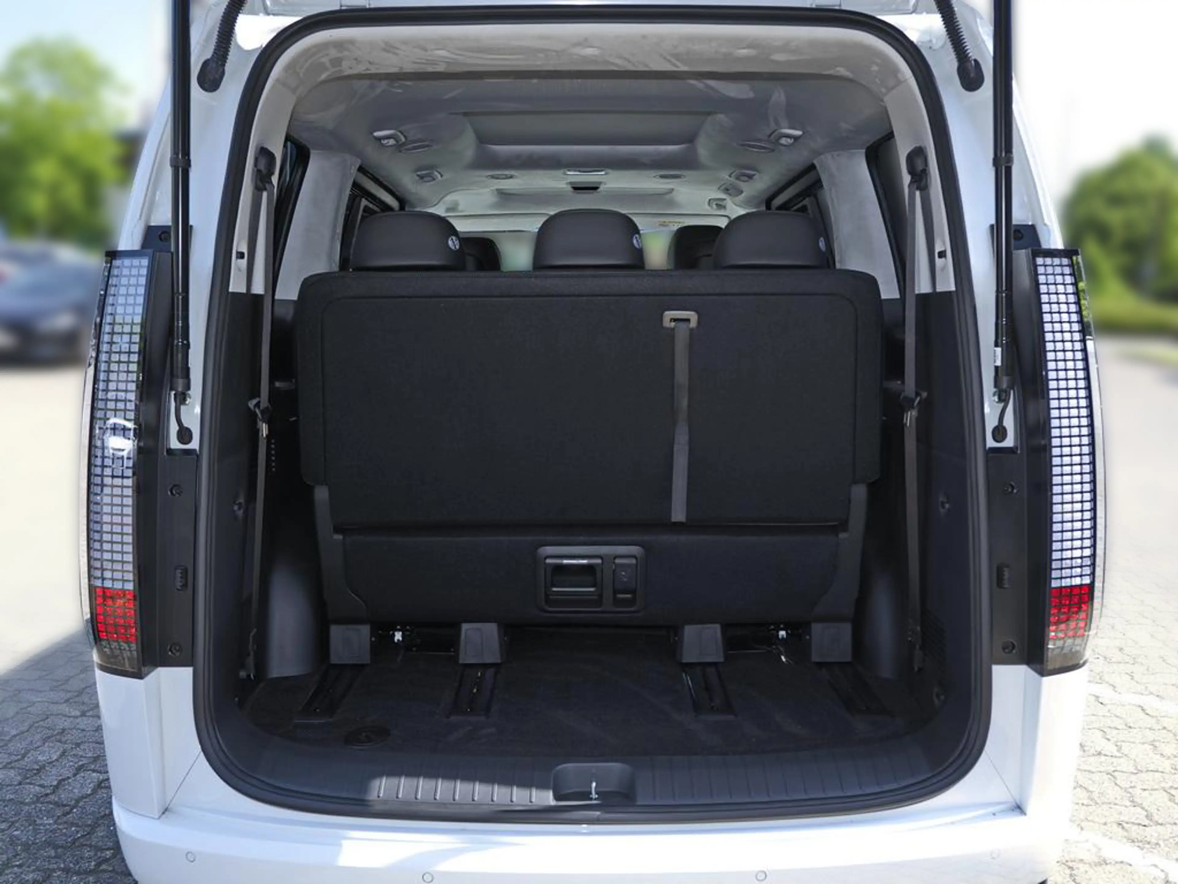 Hyundai STARIA HEV 7-Sitzer Signature Panoramadach — photo 15
