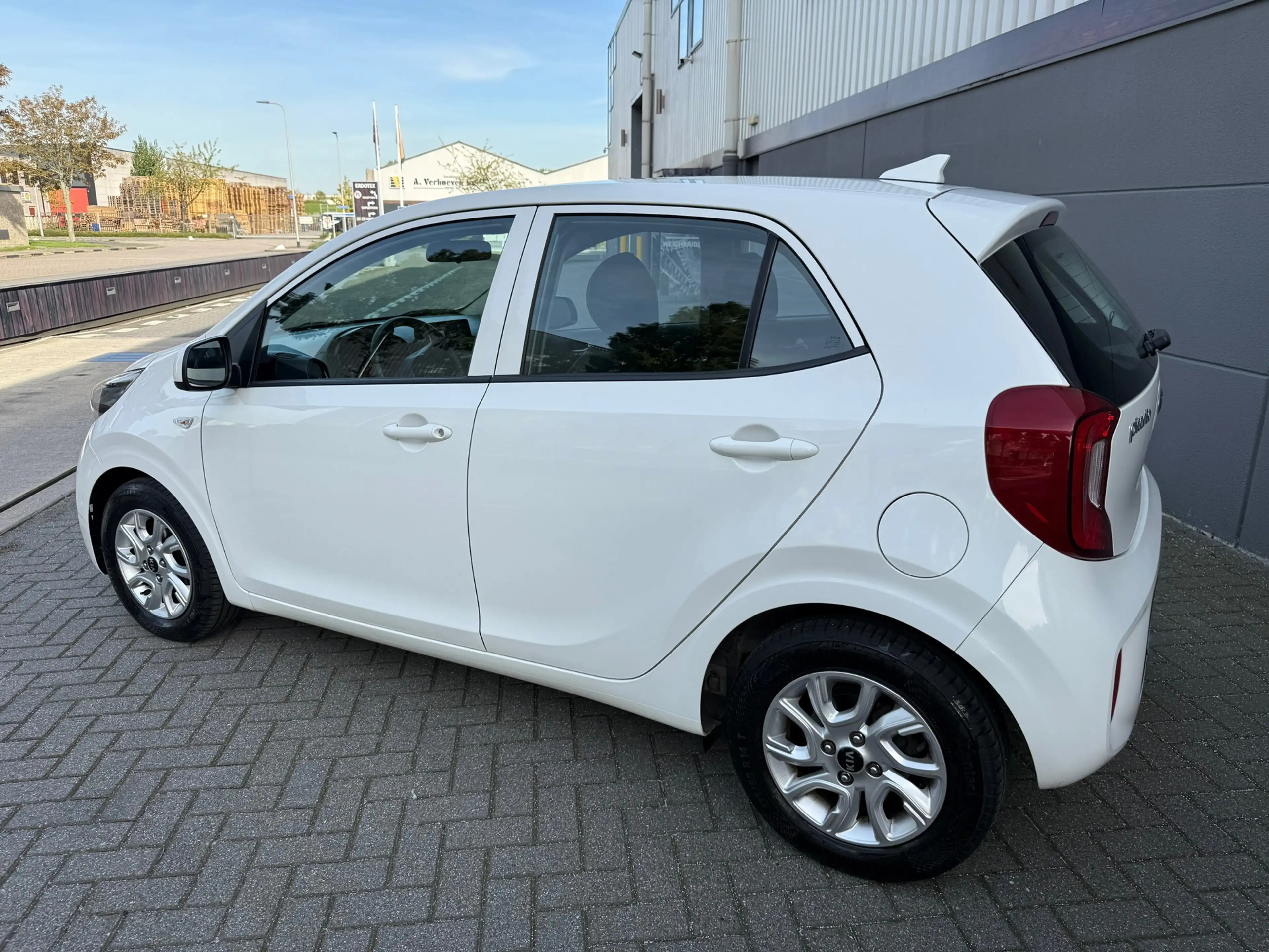 Kia Picanto 1.0 CVVT ComfortPlusLine*APK*NAP*NAVI*CAMERA*ELKT- — photo 8