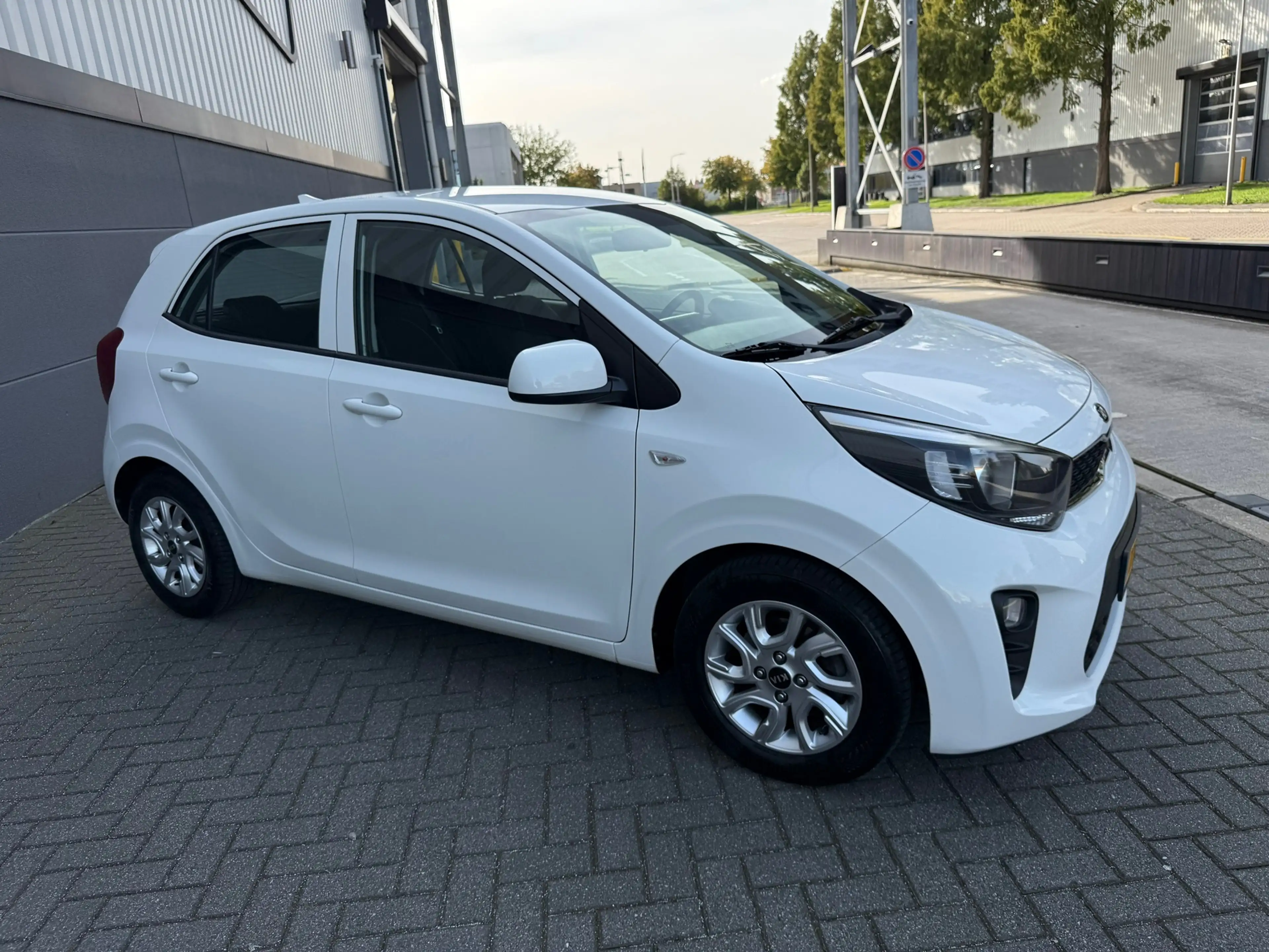Kia Picanto 1.0 CVVT ComfortPlusLine*APK*NAP*NAVI*CAMERA*ELKT- — photo 4